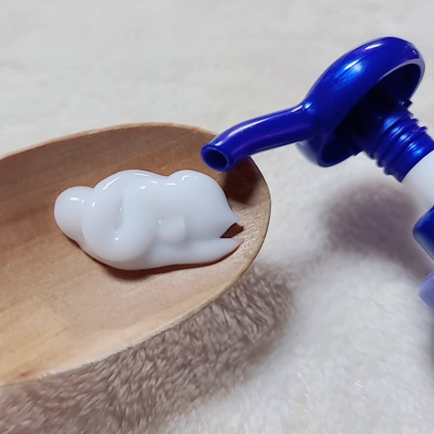 ニベア ルーセントビューティ ディープモイスチャー 浸透保湿美容液ボディミルク リッチローズの香り/ニベア/ボディミルクを使ったクチコミ（3枚目）