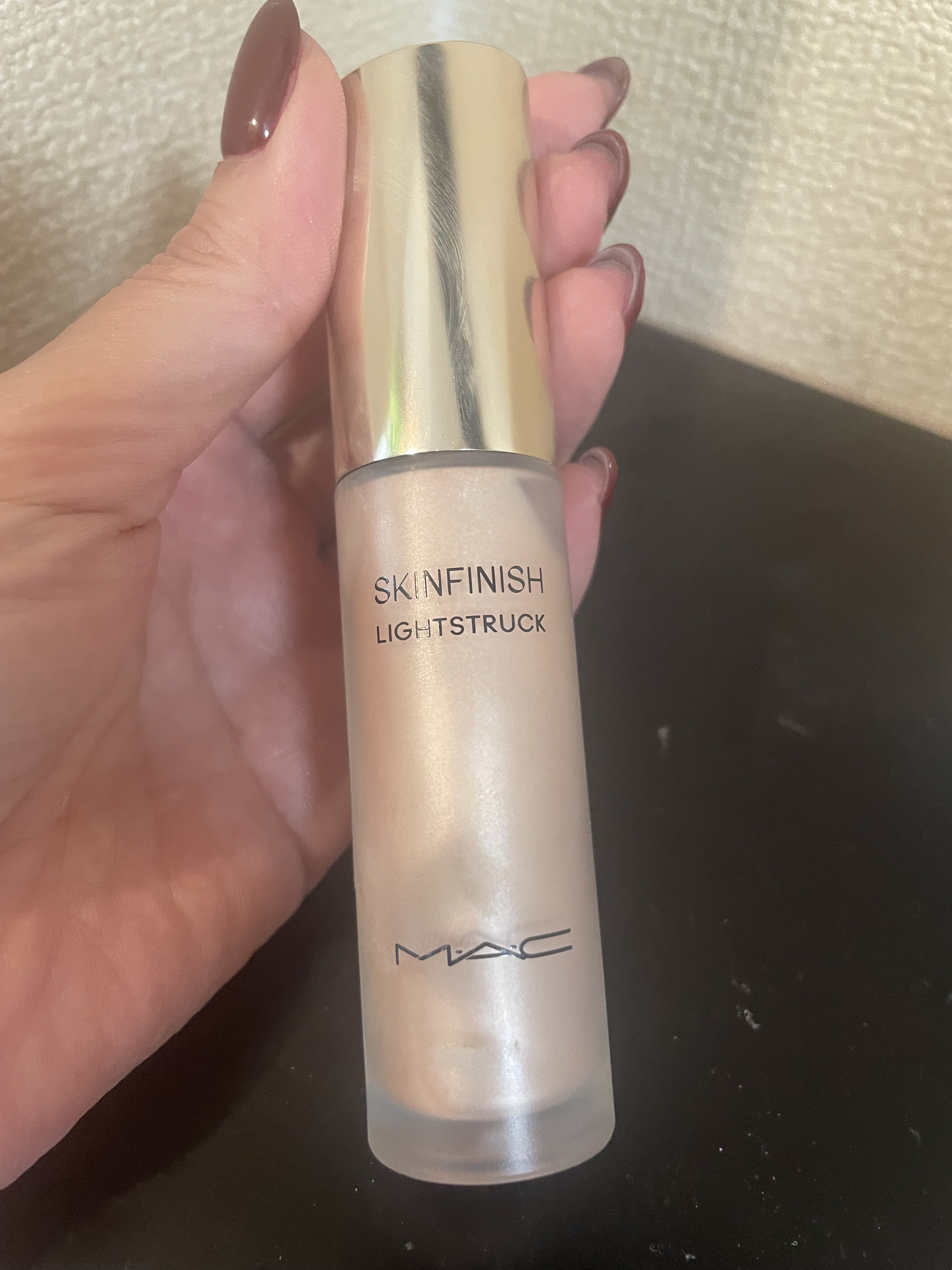 スキンフィニッシュ ライトストラック リキッド ハイライター/M・A・C/リキッドハイライトを使ったクチコミ（1枚目）