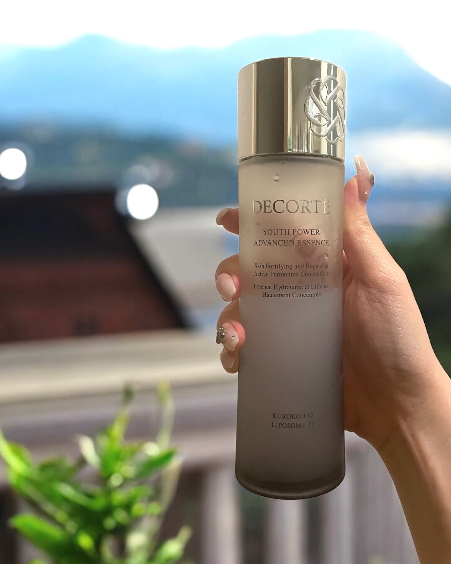 DECORTE ユース パワー エッセンス ローション＜美容液・化粧水＞

9月16日に発売の化粧水使用してみました、夜だけ使用であと１ヶ月半くらいあるかな？
DECORTEのHPみてきてより好きになった商品✨
なんと”若返り”を可能にする