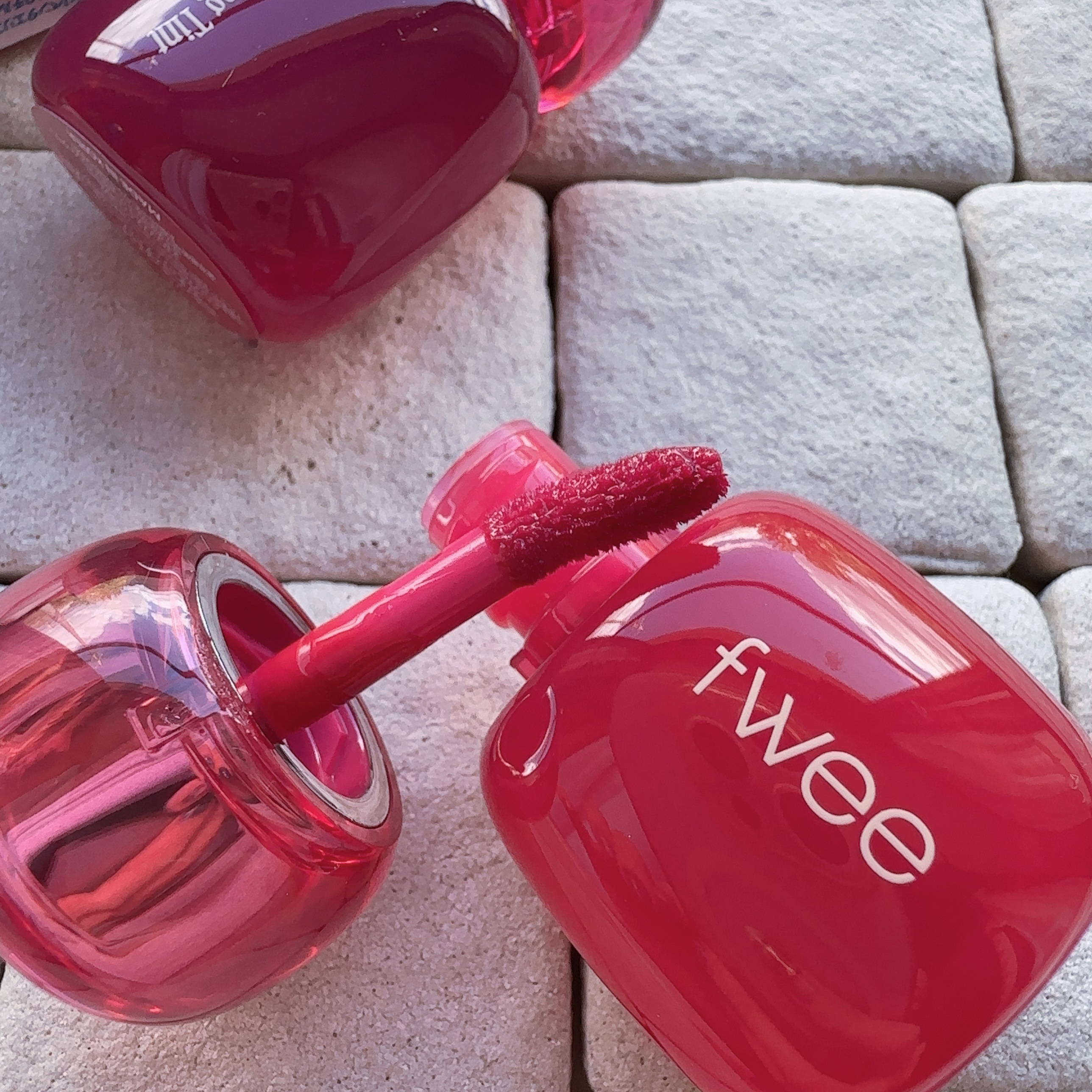 フィー 3Dボリューミングティント 10 チェリーディップ/fwee/リップティントを使ったクチコミ（2枚目）