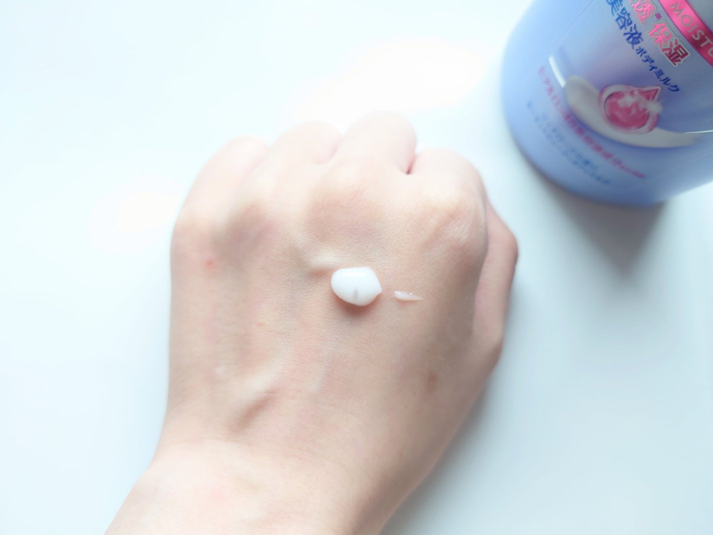 ニベア ルーセントビューティ ディープモイスチャー 浸透保湿美容液ボディミルク リッチローズの香り/ニベア/ボディミルクを使ったクチコミ(4枚目)