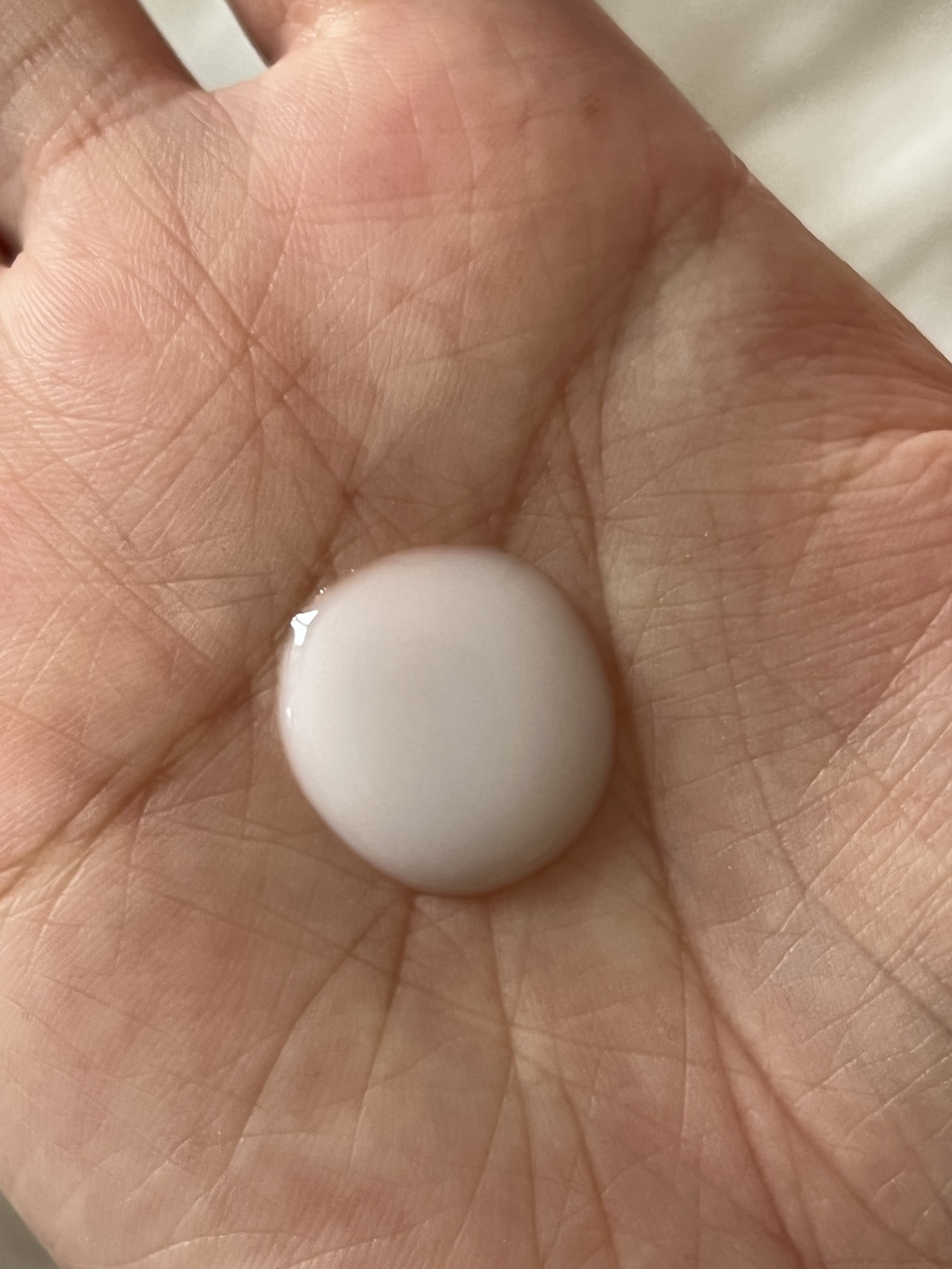 プレミアムボディミルク ホワイトニング【医薬部外品】		/ニベア/ボディミルクを使ったクチコミ（3枚目）