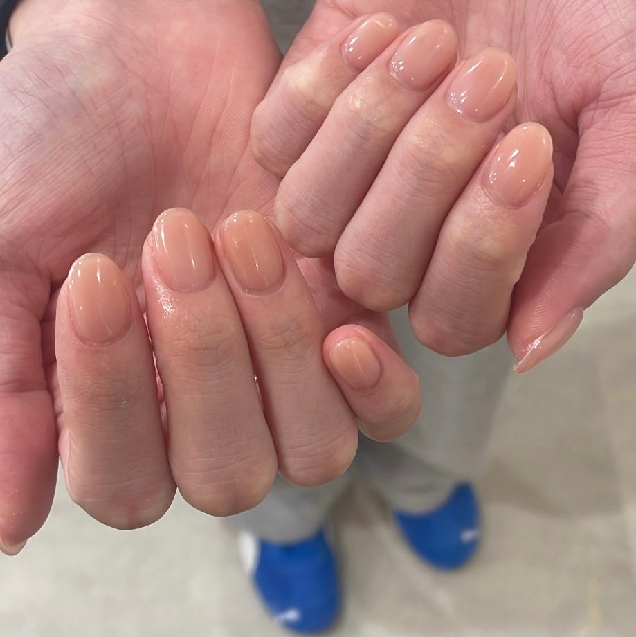 𐔌՞ . .՞ 𐦯 on LIPS 「ちゅるbeigeいいね、保存嬉しいです🎶#ネイル#ジェルネイル..」(1枚目)