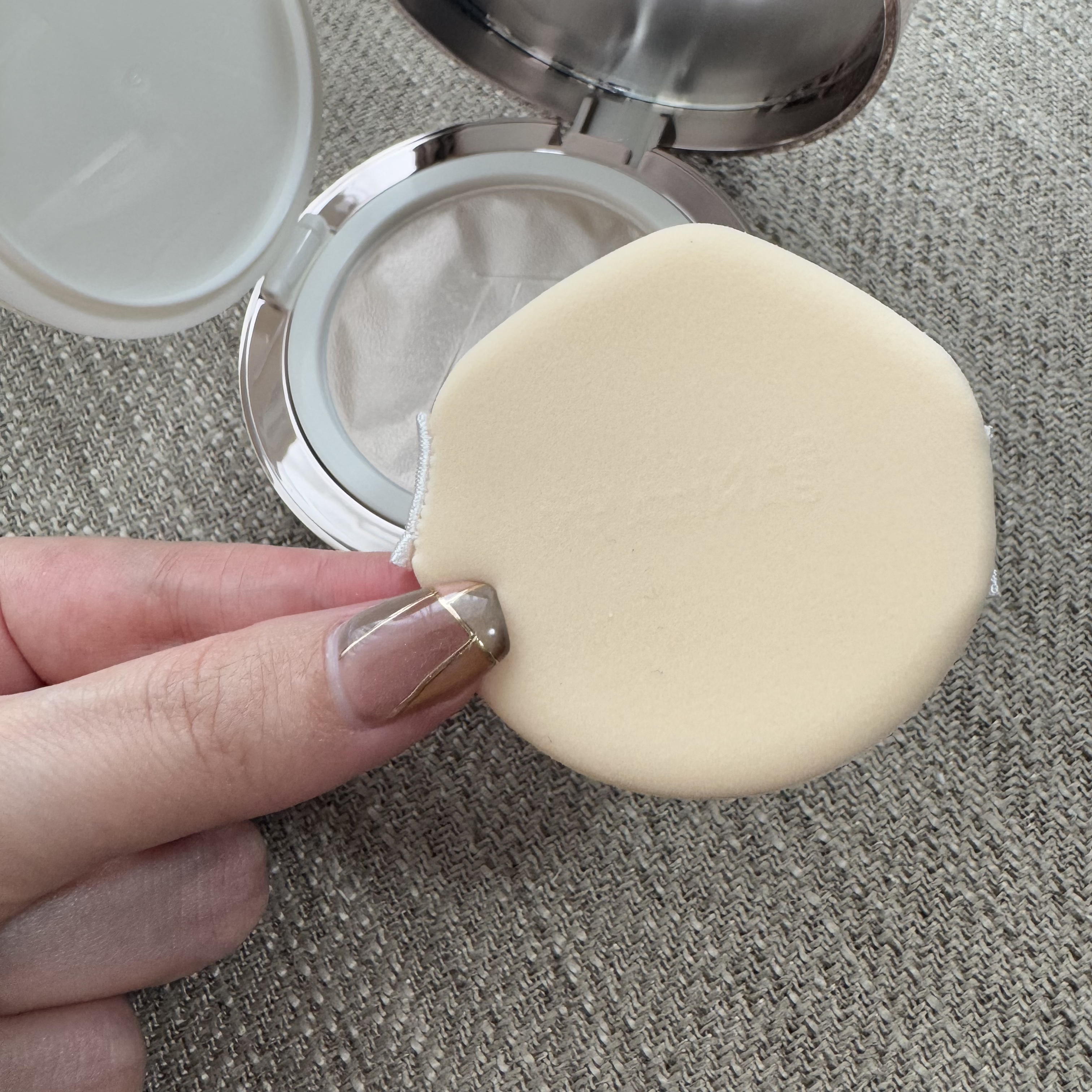 カバーリシャス アルティメット ホワイトクッション モイスチャー/BANILA CO/クッションファンデーションを使ったクチコミ（3枚目）