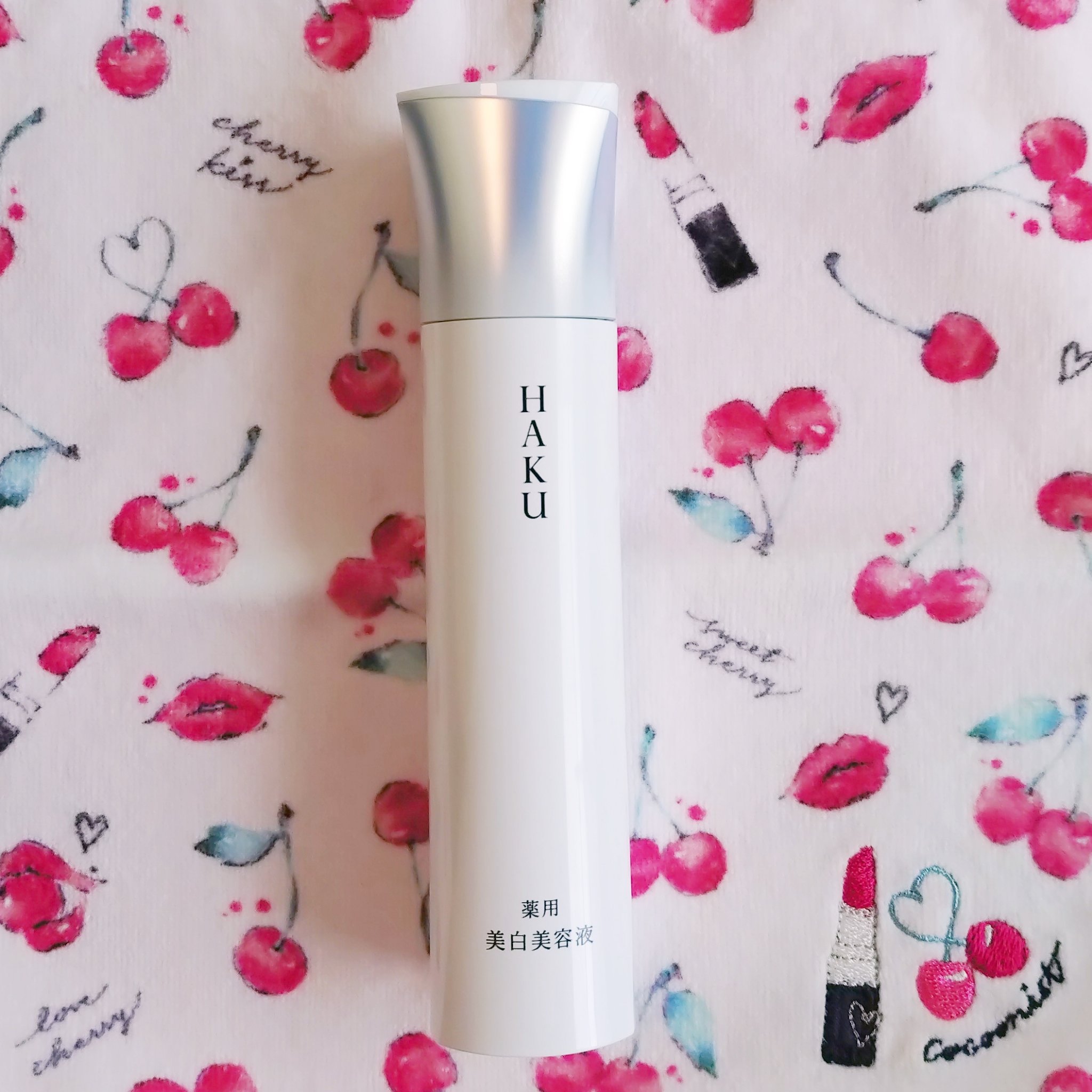 HAKU
HAKU メラノフォーカスIV

先月からHAKUを使っています。
アルティミューンの後に、美白ケア。

乳液みたいなテクスチャーで、保湿力があるように感じます。
香りがほぼないのも使いやすいポイントです。

あごにニキビ跡がある