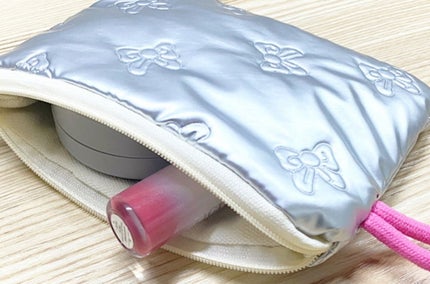 Apomederm アポメダーム on LIPS 「"ポーチの中から出してトントン!クマから微細なシワまで、アンプ..」(4枚目)