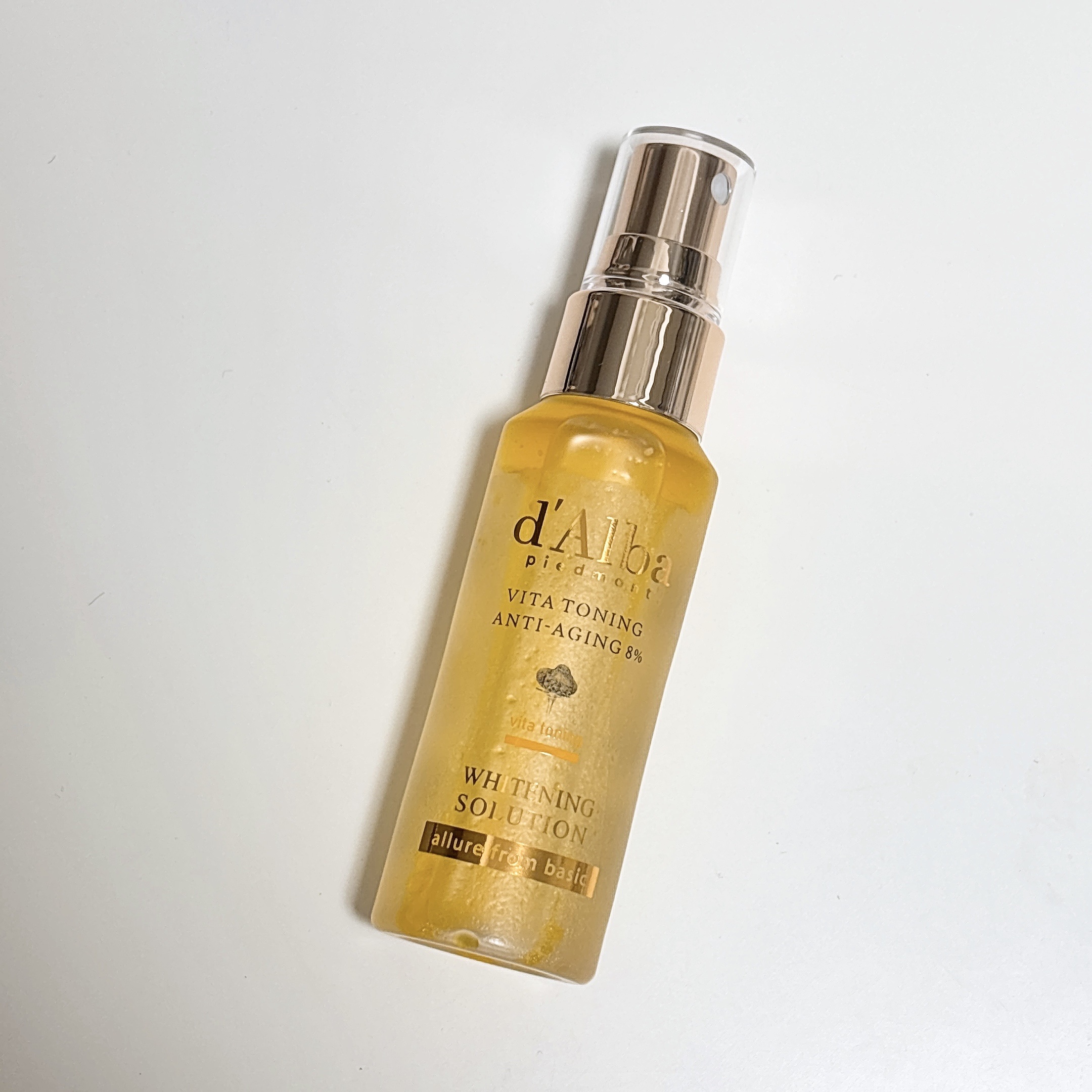 안녕하세요~ 엠입니다!!
こんにちは！えむです☺︎

今回はダルバのビタトーニングアンチエイジングスプレーセラム8％をご紹介します！

商品名に8%とついていますが、これはオイルとセラムの割合が8:92ということだそうです☺️

ダルバの