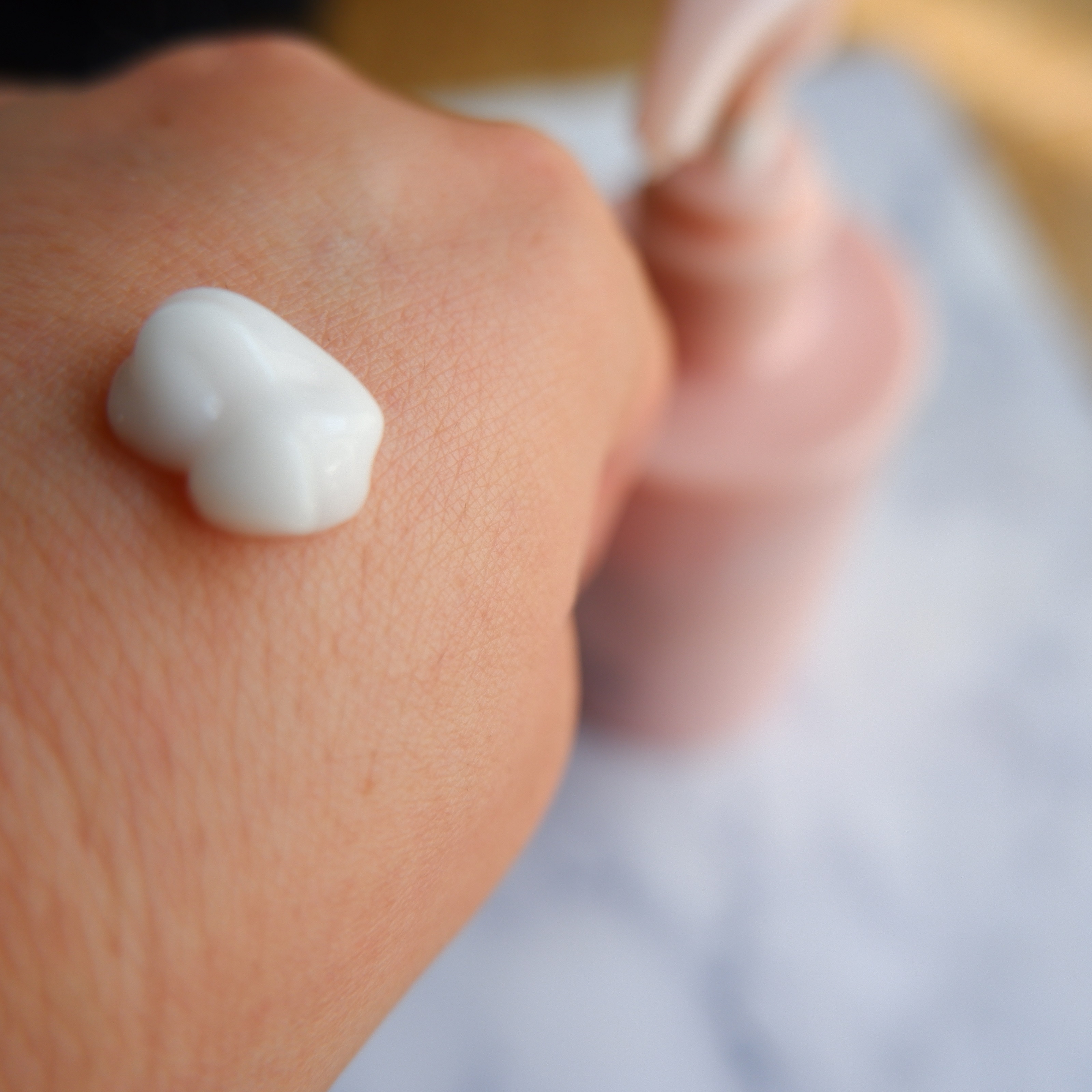 エッセンスショットボディミルク/スキンコットン/ボディミルクを使ったクチコミ（2枚目）