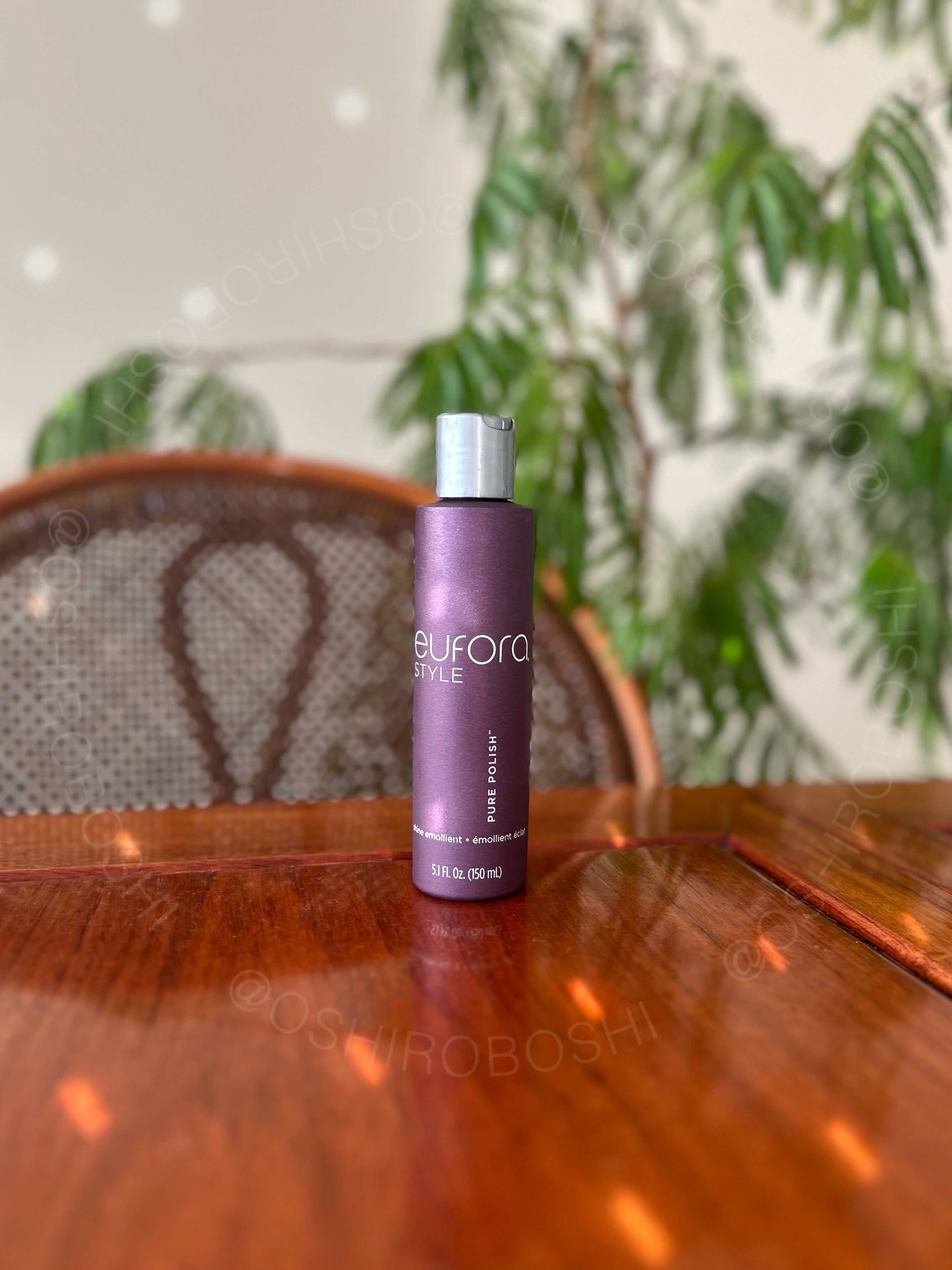 ユフォラ ピュアポリッシュ（Eufora Pure Polish）

アメリカのヘアケアブランド「ユフォラ」のスタイリングオイル。重さを感じさせないゼロウェイト処方で、髪に自然なツヤを与えながら広がりやパサつきを抑える。アロエベラやククイナ