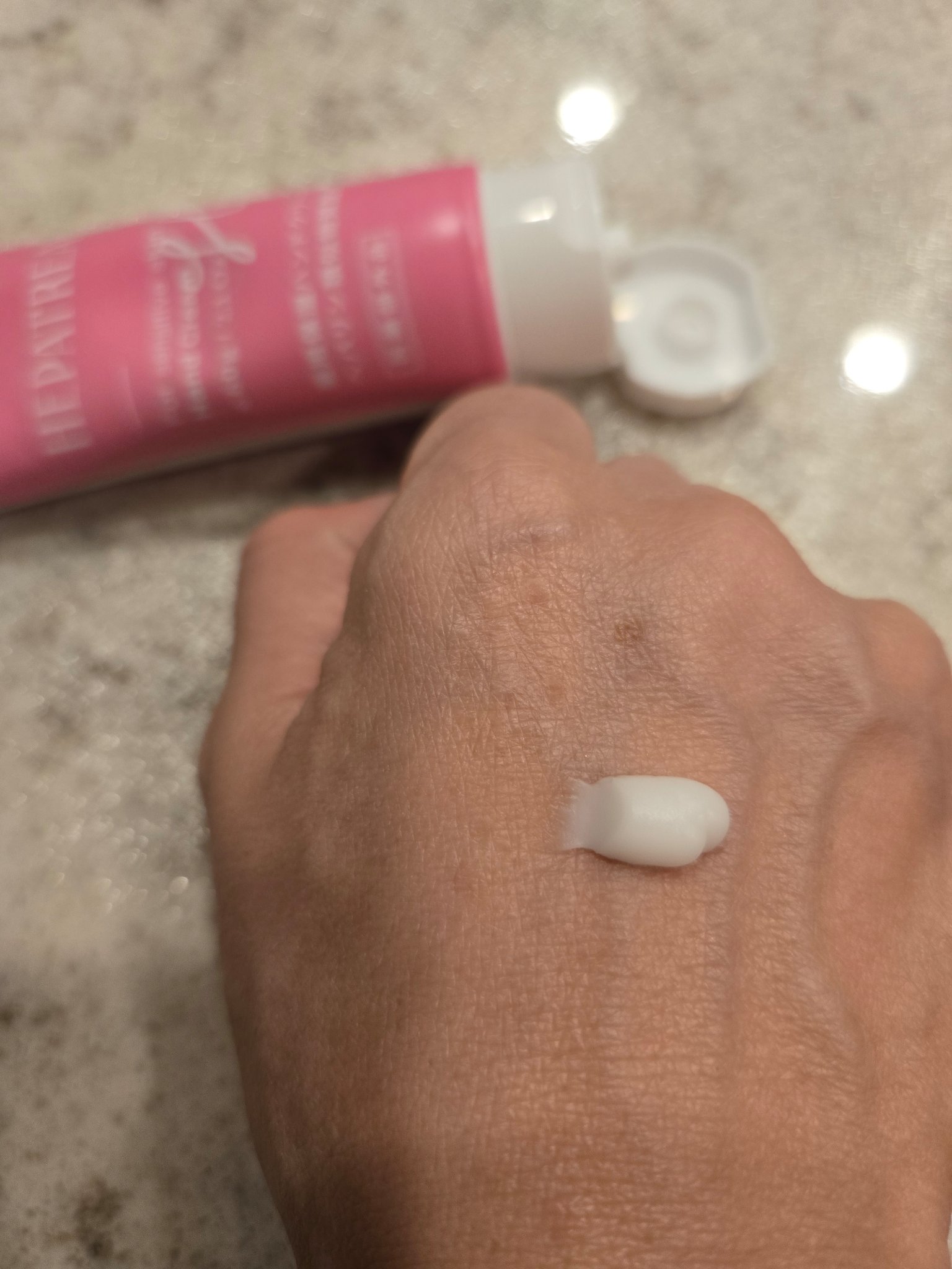 kankanのクチコミ「ヘパトリートハンドクリームを使ってみました。



こちらは、ヘパリン類似物質、ミツロウ、濃グ.....」（2枚目）