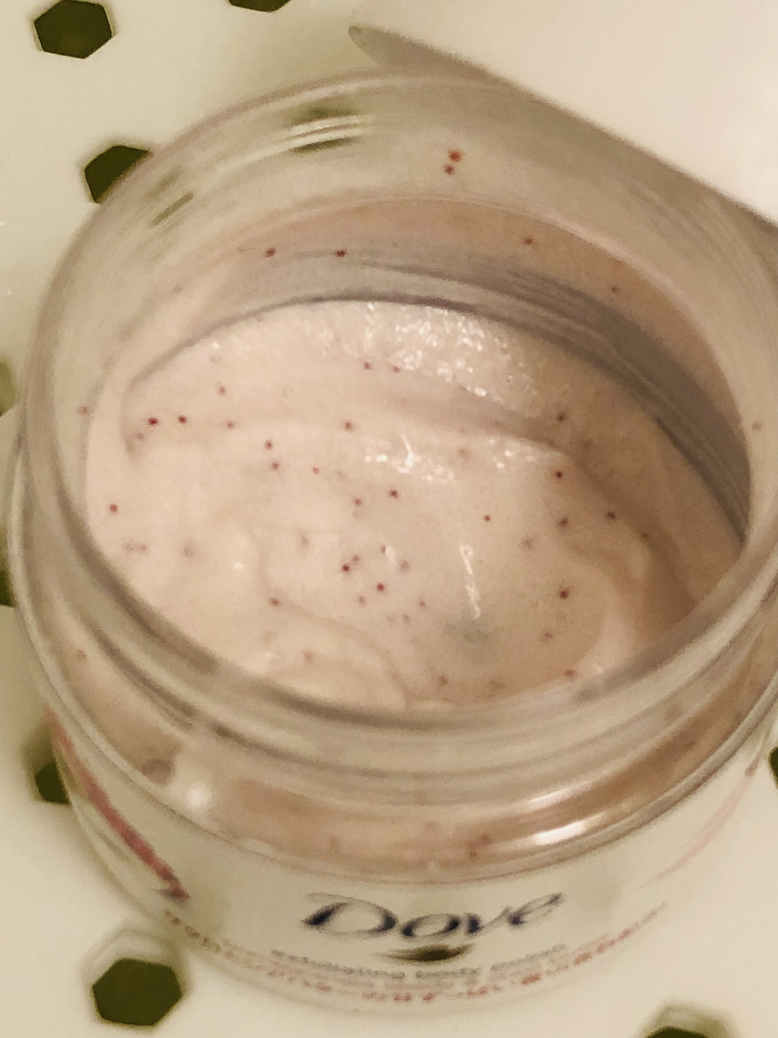 ダヴ ふわとろクリーミースクラブ ザクロ＆シアバター/ダヴ/ボディスクラブを使ったクチコミ（2枚目）