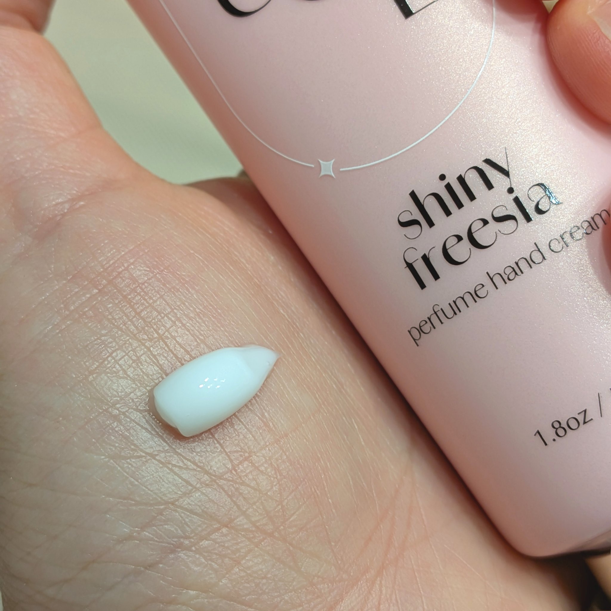 パフュームハンドクリーム　シャイニーフリージア/ReLUCE/ハンドクリームを使ったクチコミ（2枚目）
