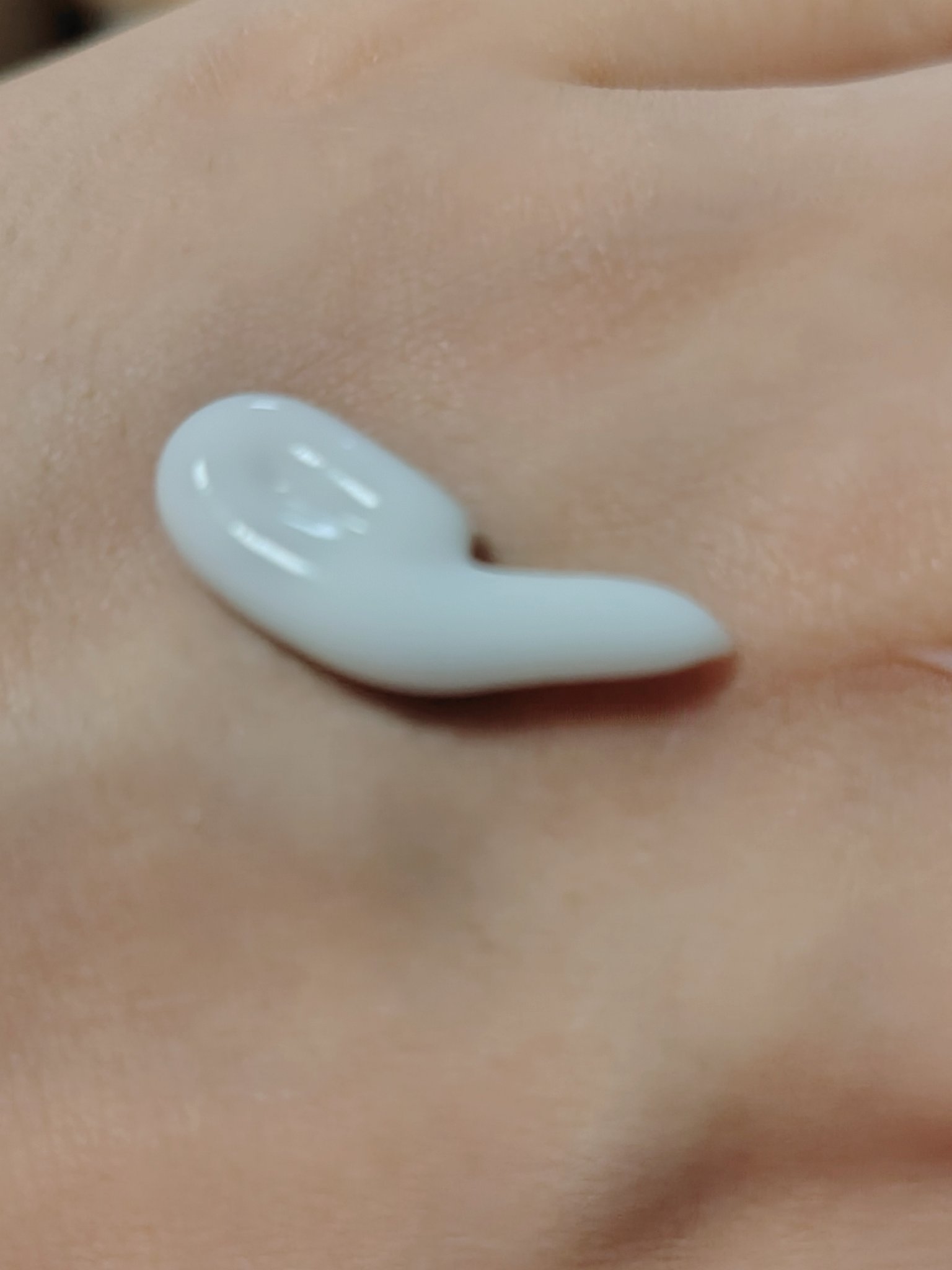 ビューティーチャージ ナイトスペリア/アトリックス/ハンドクリームを使ったクチコミ（3枚目）