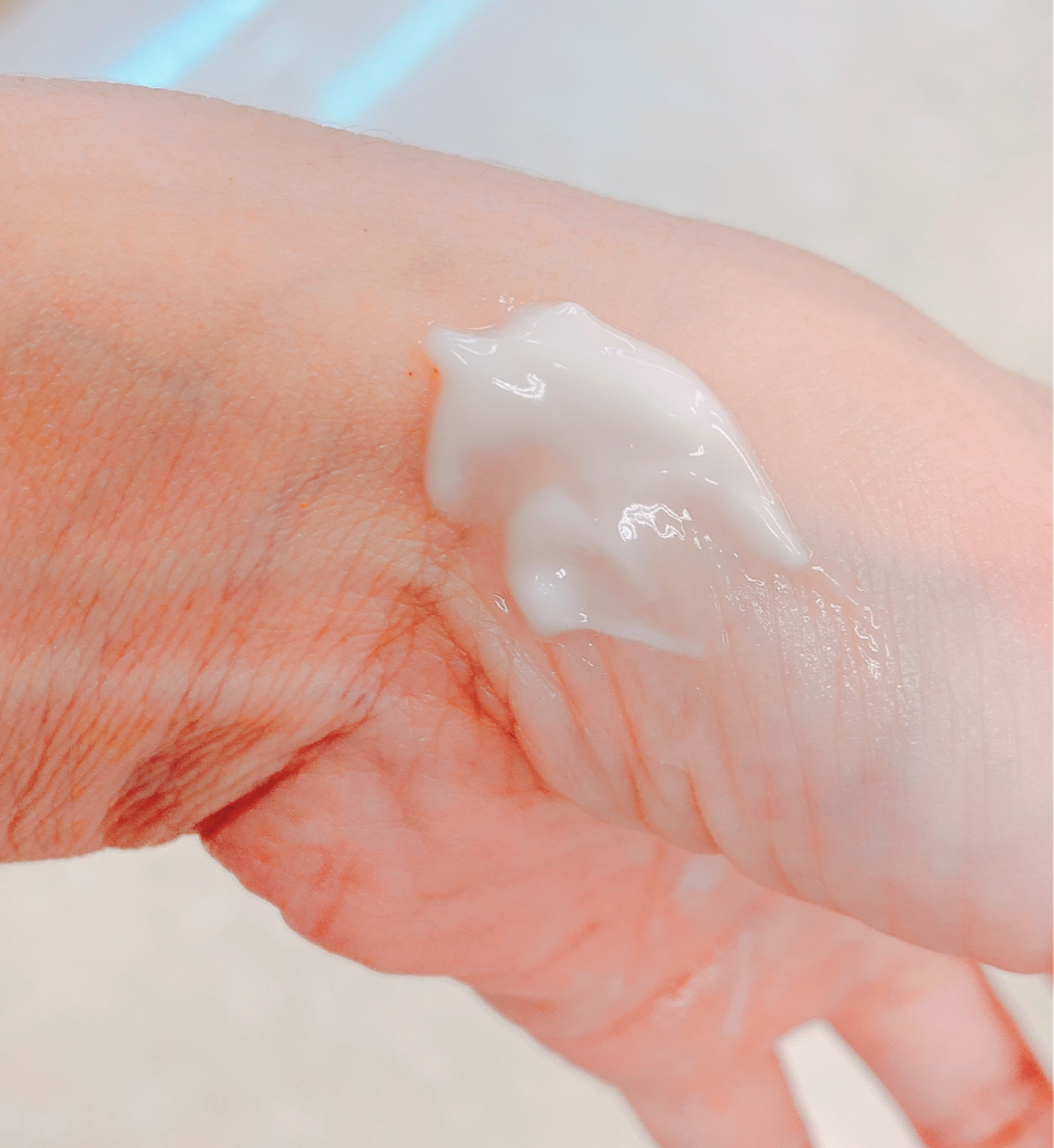 ヨル スキン オーバーナイトジェルクリーム クリア/YOLU/フェイスクリームを使ったクチコミ（3枚目）