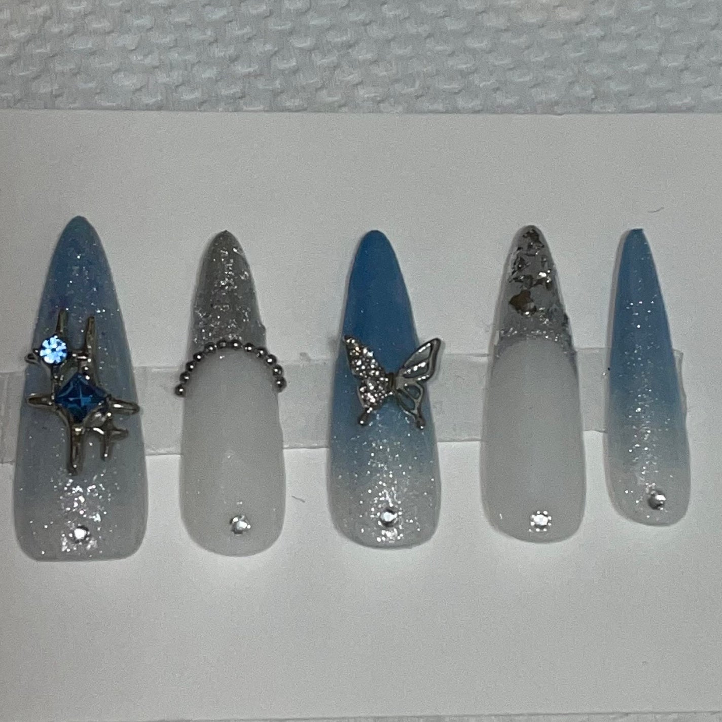 𐔌՞ . .՞ 𐦯 on LIPS 「いいね、保存嬉しいです🎶#ネイル#ジェルネイル#垢抜け#ネイル..」(1枚目)