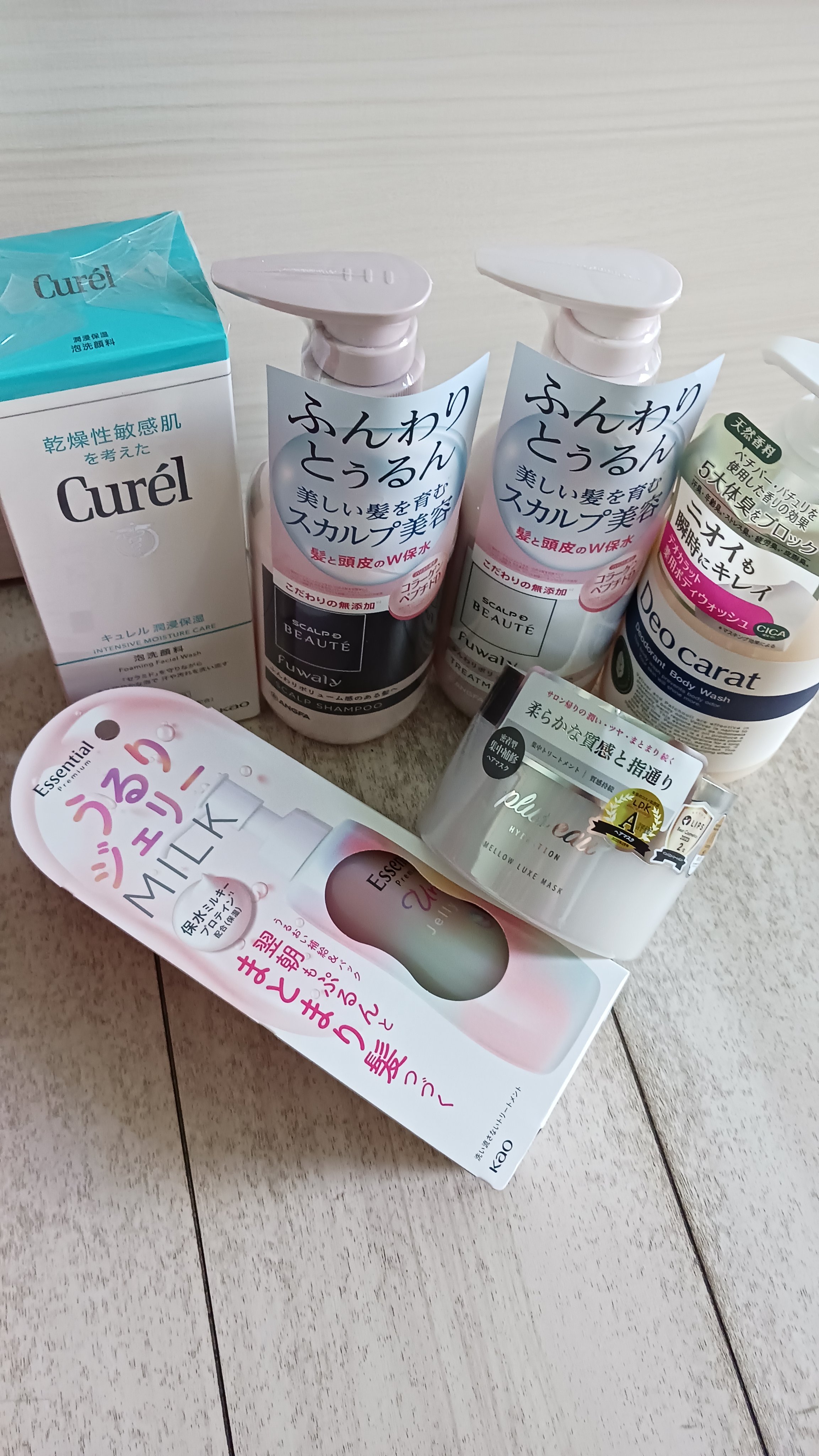 LIPS購入品!

ポイントがなくなる前に購入したものです!
なんと、全部で４０００円弱!!

安かった～!