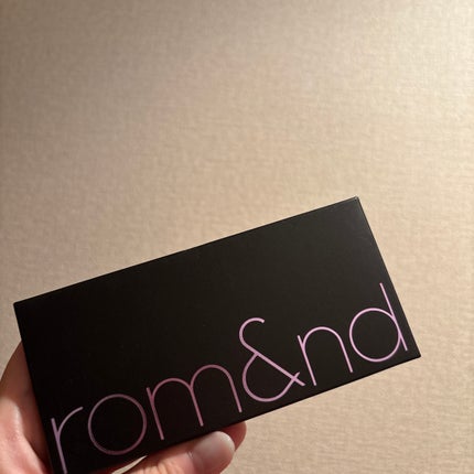 rom&nd ベターザンパレットのクチコミ「大人っぽカラー…!!
やわらかく溶け込みつつも、
きらめきラメもぎゅっと詰まったパレットです.....」(2枚目)