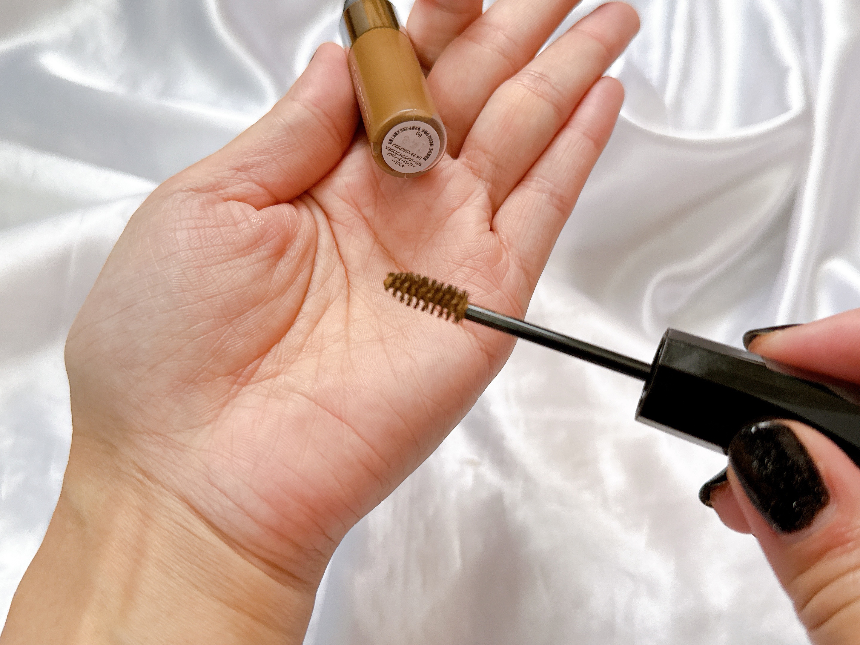 ヘビーローテーション カラーリングアイブロウEX/ヘビーローテーション/眉マスカラを使ったクチコミ（2枚目）