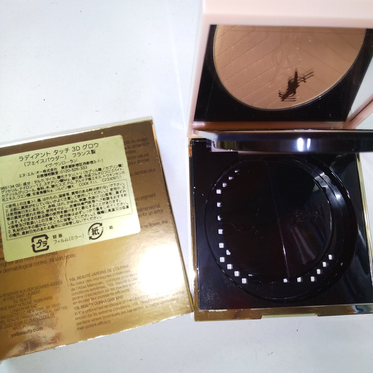 ラディアント タッチ 3D グロウ/YVES SAINT LAURENT BEAUTE/プレストパウダーを使ったクチコミ(2枚目)