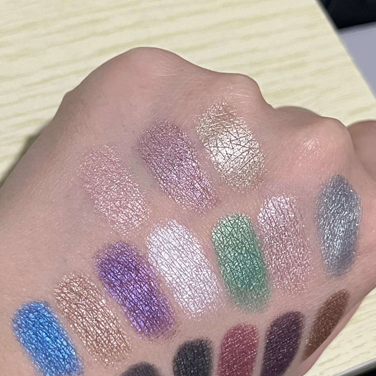 Chi on LIPS 「UrbanDecayBookOfEyeshadow#アイシャド..」(4枚目)