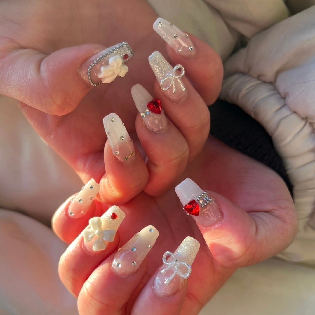 𐔌՞ . .՞ 𐦯 on LIPS 「バレンタインネイルまたやりたいー💌いいね、保存嬉しいです🎶#ネ..」(1枚目)