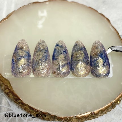 ⋆͛🦖⋆͛aomi on LIPS 「フラッシュとインクでニュアンスネイル!ちょっと地球感じる??地..」(8枚目)