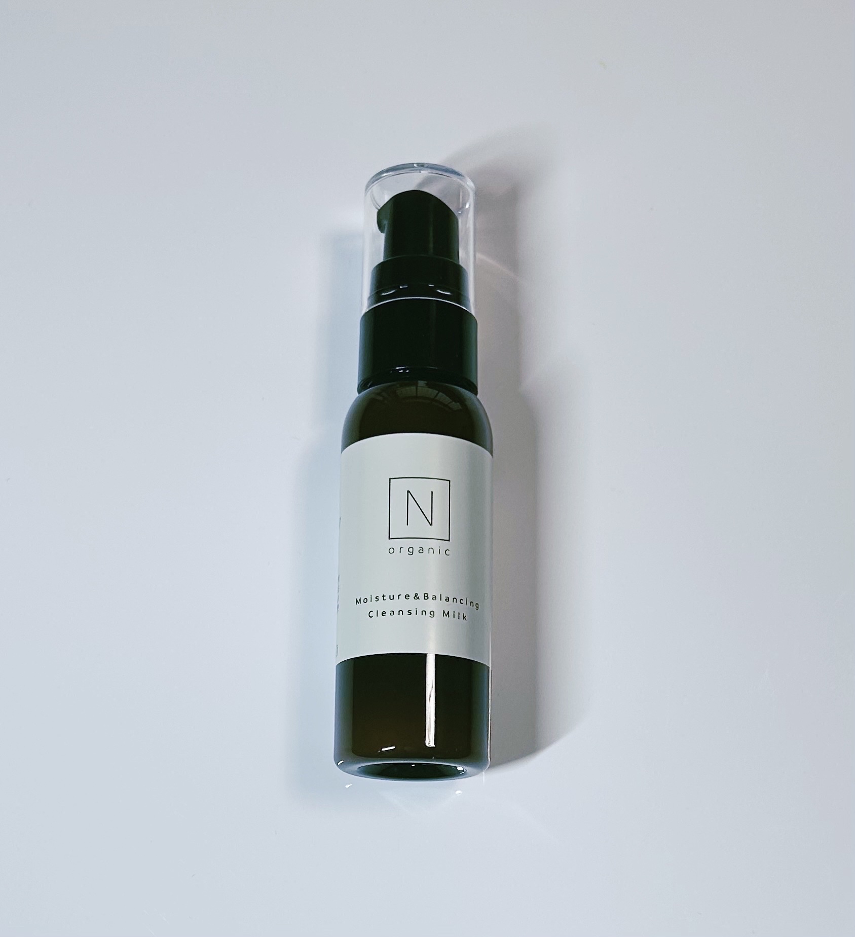 Ｎ organic
モイスチュア&バランシング
クレンジングミルク

Nオーガニックで購入する際、送料を無料にするためミニサイズを購入しました。

乳液のようなテクスチャーのクレンジングミルクです。

肌になじみやすく、洗い流した後もつっぱ