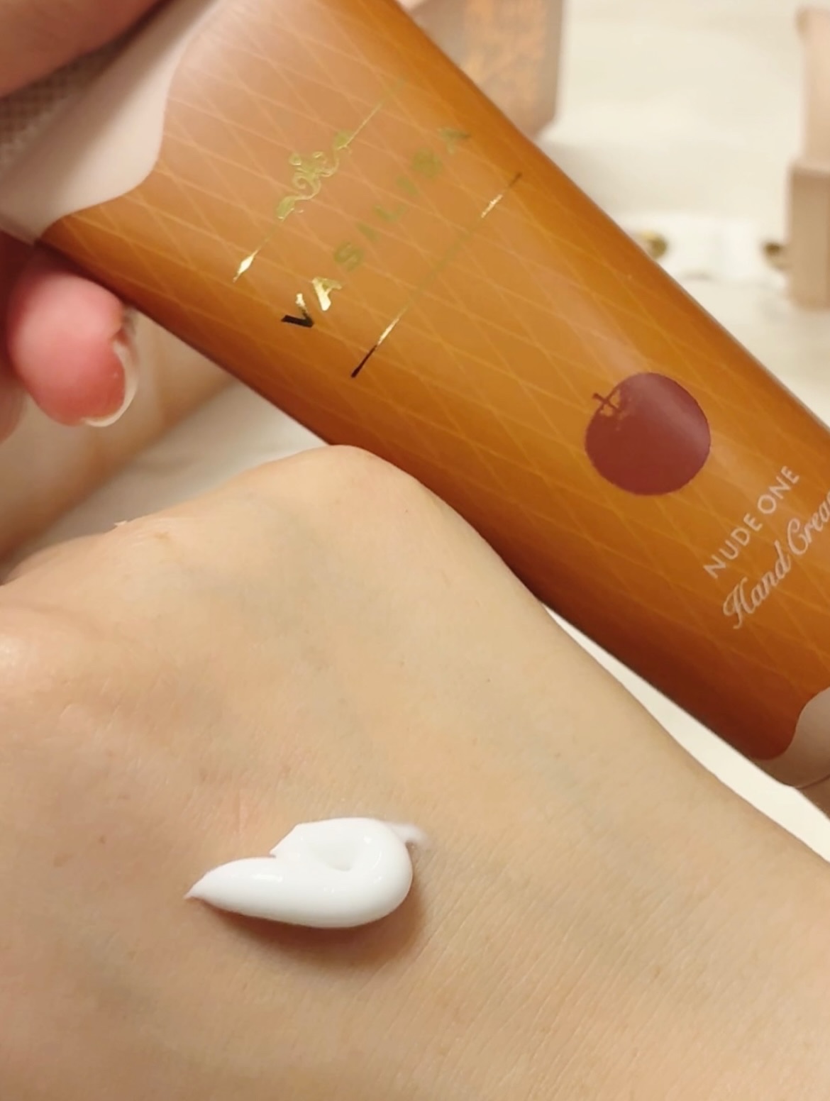 ヴァシリーサ ヌード ワン フレグランス ティント ハンドクリーム/ヴァシリーサ/ハンドクリームを使ったクチコミ（2枚目）