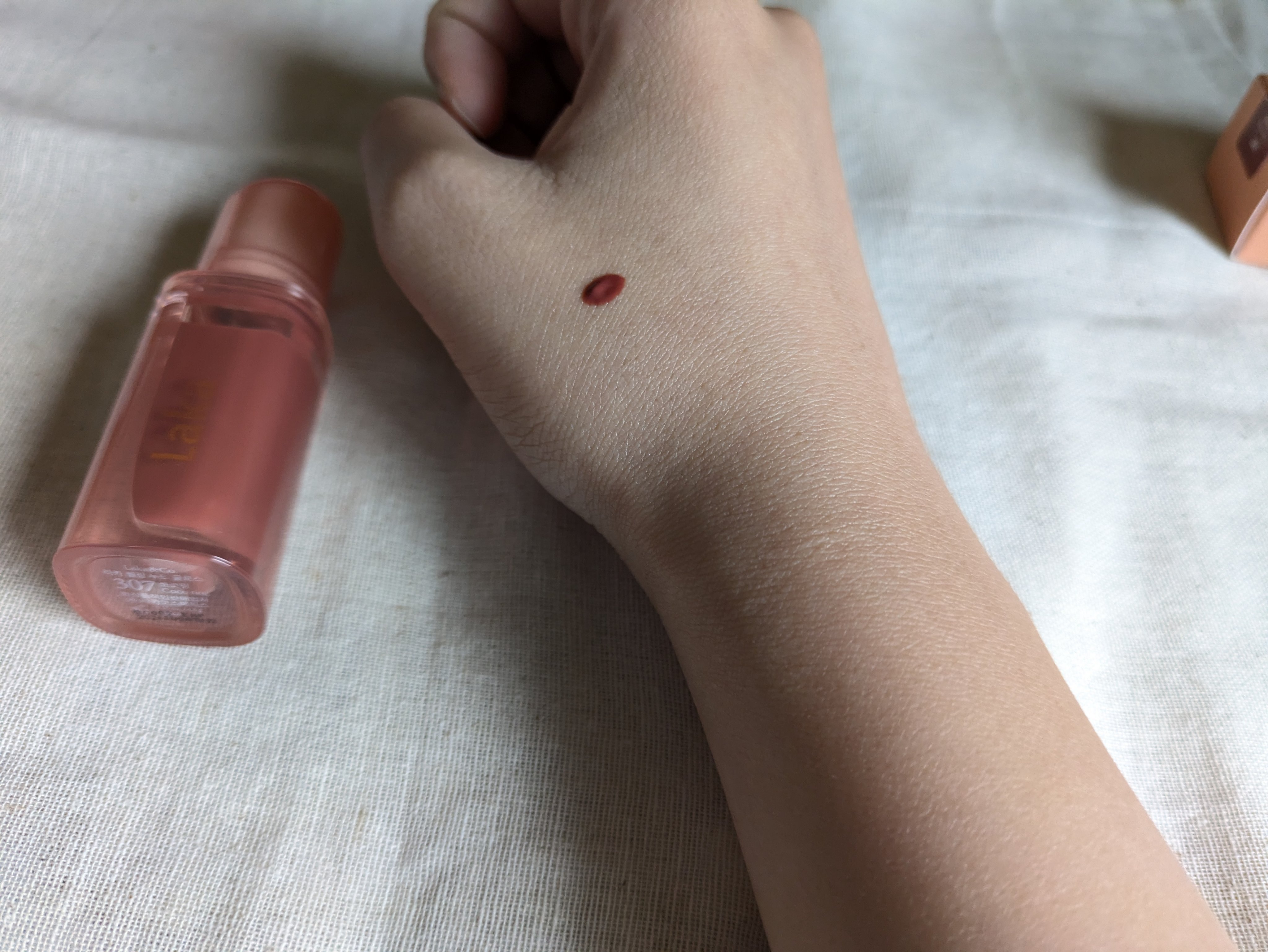 ジェリーイングヌードグロス 307 ココリング/Laka/リップグロスを使ったクチコミ（3枚目）