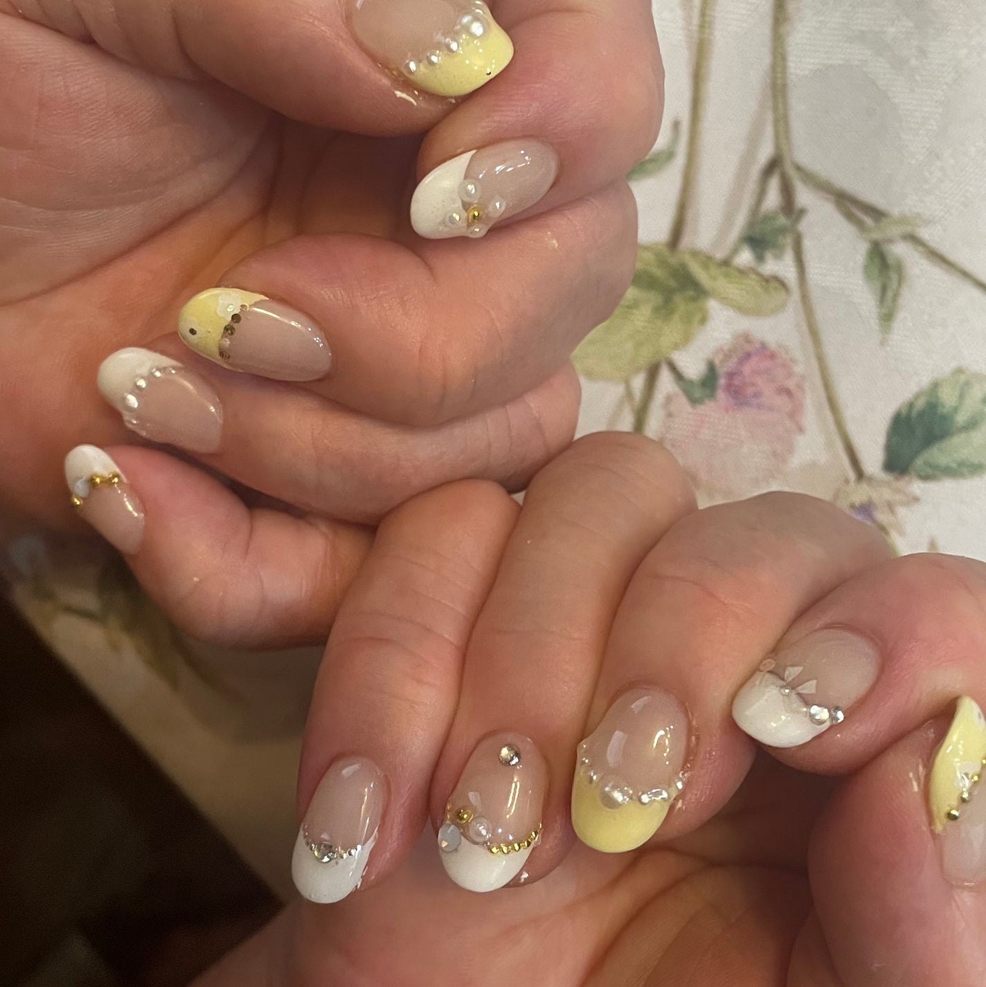 𐔌՞ . .՞ 𐦯 on LIPS 「いいね、保存嬉しいです🎶#ネイル#ジェルネイル#垢抜け#ネイル..」(1枚目)