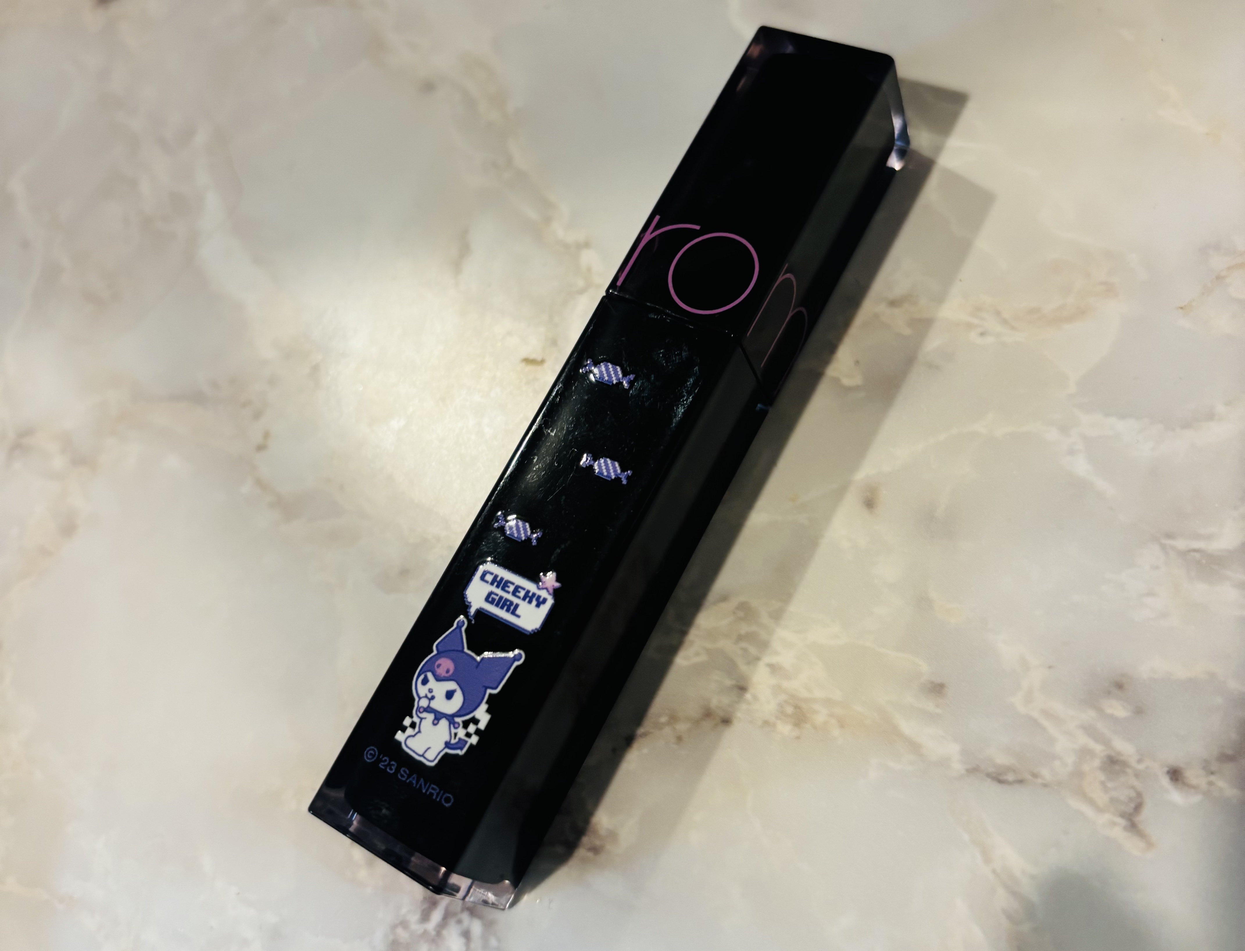 フィー フェザーライクデュアルハイライターブラシ/fwee/メイクブラシを使ったクチコミ（3枚目）