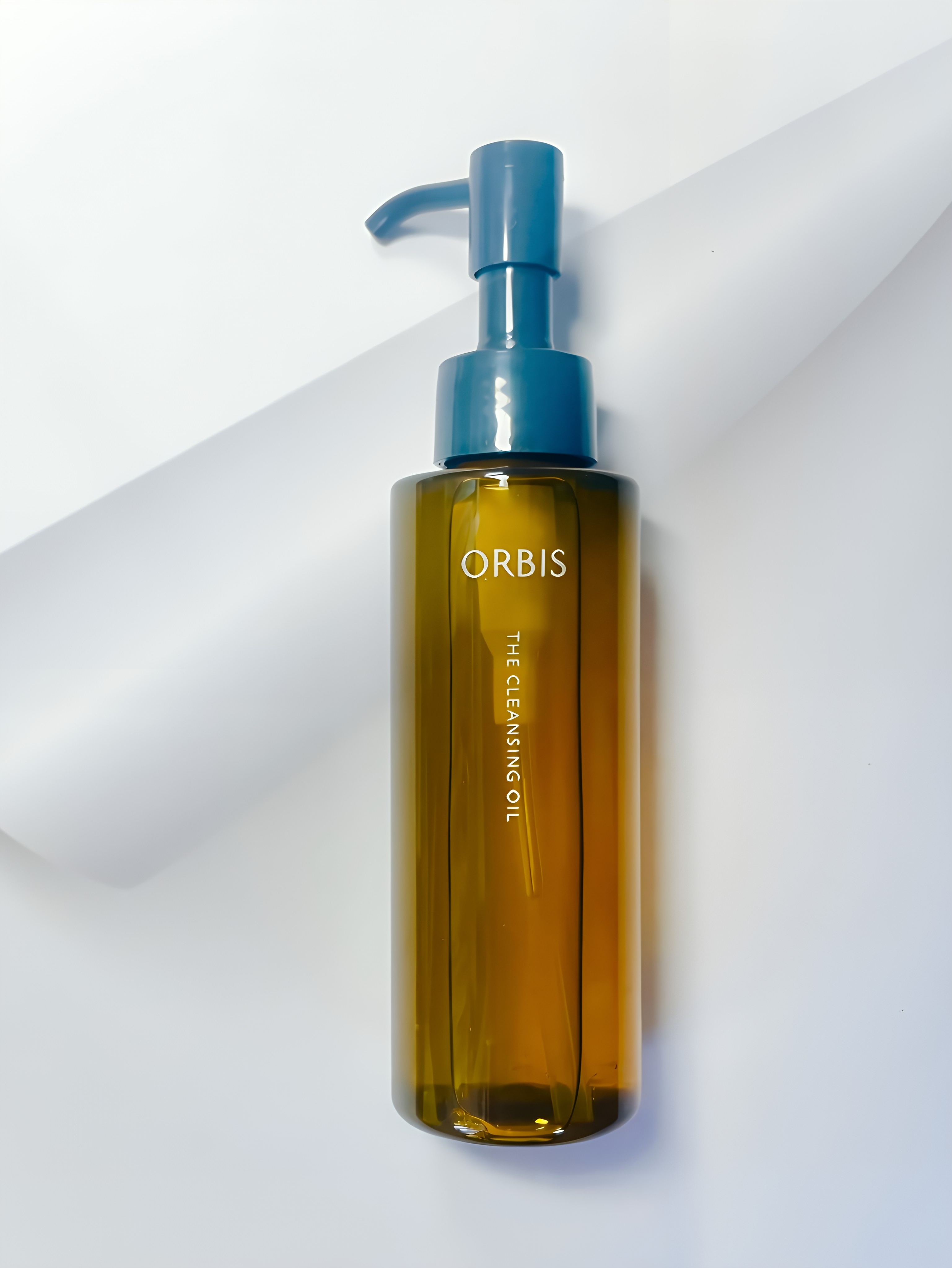 オルビスから初のクレンジングオイルが登場。
「オルビス ザ クレンジングオイル」🪞✨
⁡
⁡
実際に使ってみてまず感じたのは、オイルの“軽さ”。
とろみはあるのに重たくなくて、
肌の上でスルスルと広がります。
メイクへの馴染みがとても早く