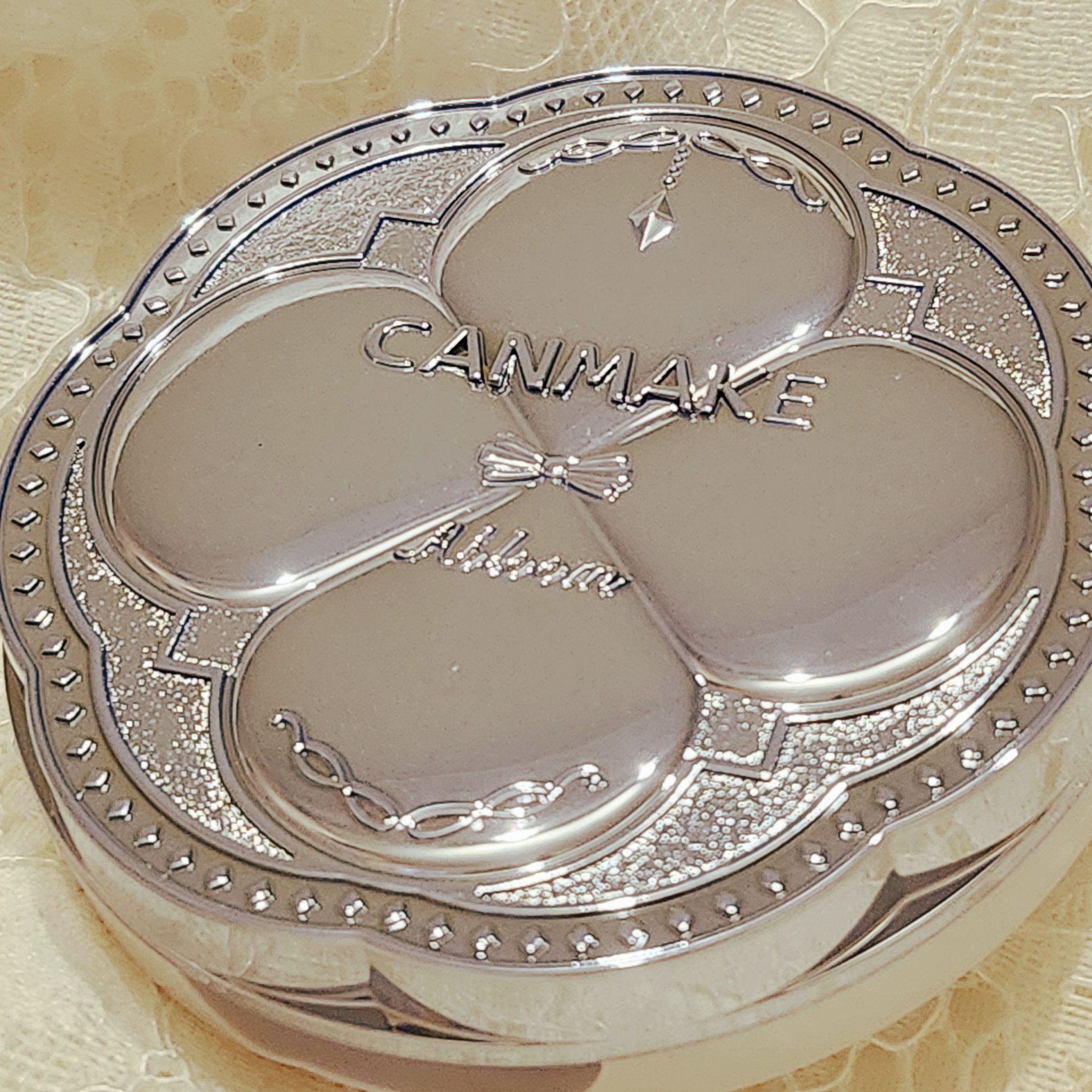 イルミネイティングフィニッシュパウダー　～Abloom～/キャンメイク/プレストパウダーを使ったクチコミ（1枚目）