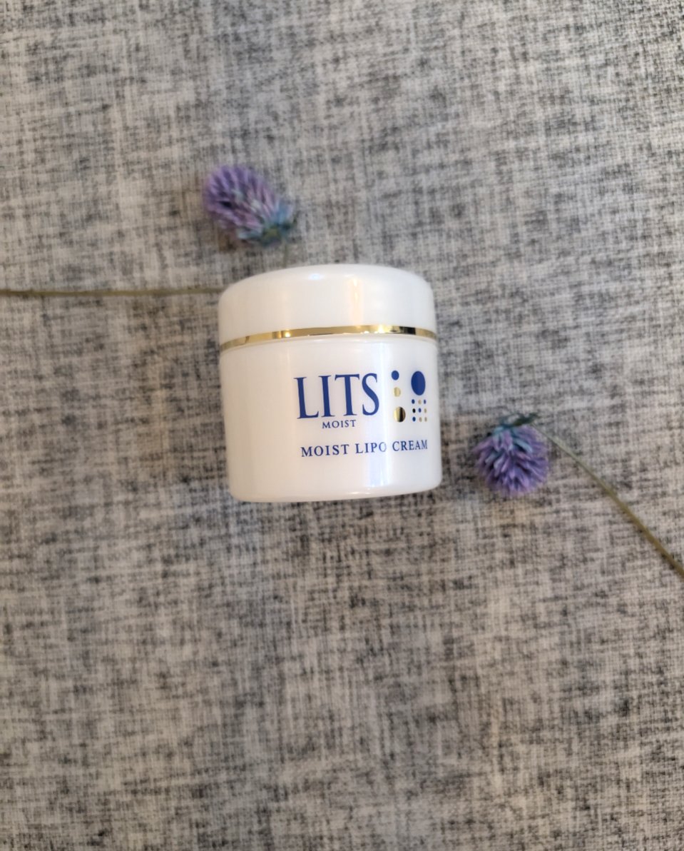 リッツ モイスト リポクリーム

リポソーム技術で美容成分を角質層まで届けてくれるクリームで乾燥やハリ不足が気になるお肌におすすめ！

香料・着色料・鉱物油・パラベン・アルコール 無添加で肌にも優しく敏感肌さんにもおすすめです！

白色のク