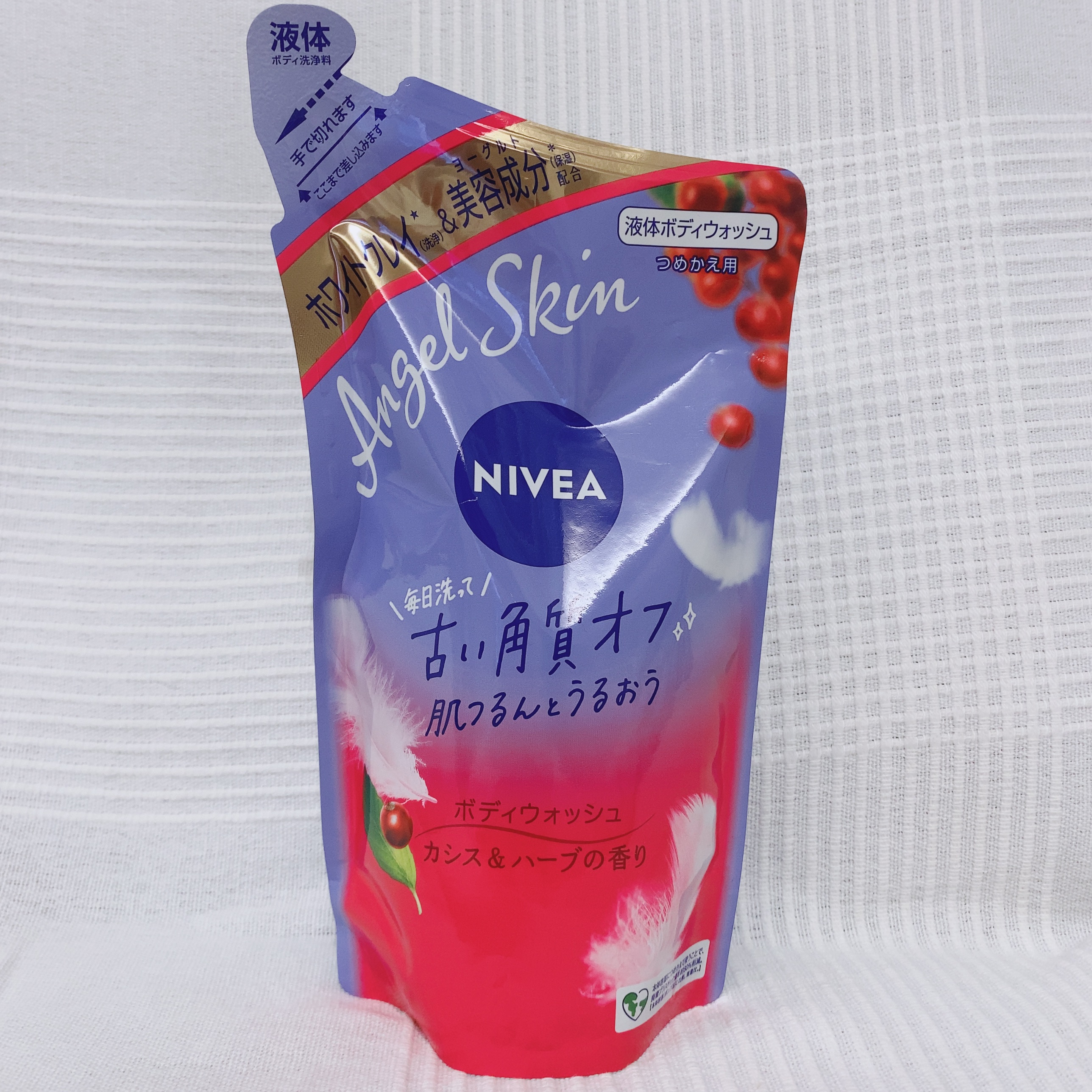 ニベア エンジェルスキン ボディウォッシュ カシス＆ハーブの香り 詰替 360ml/ニベア/ボディソープを使ったクチコミ（1枚目）