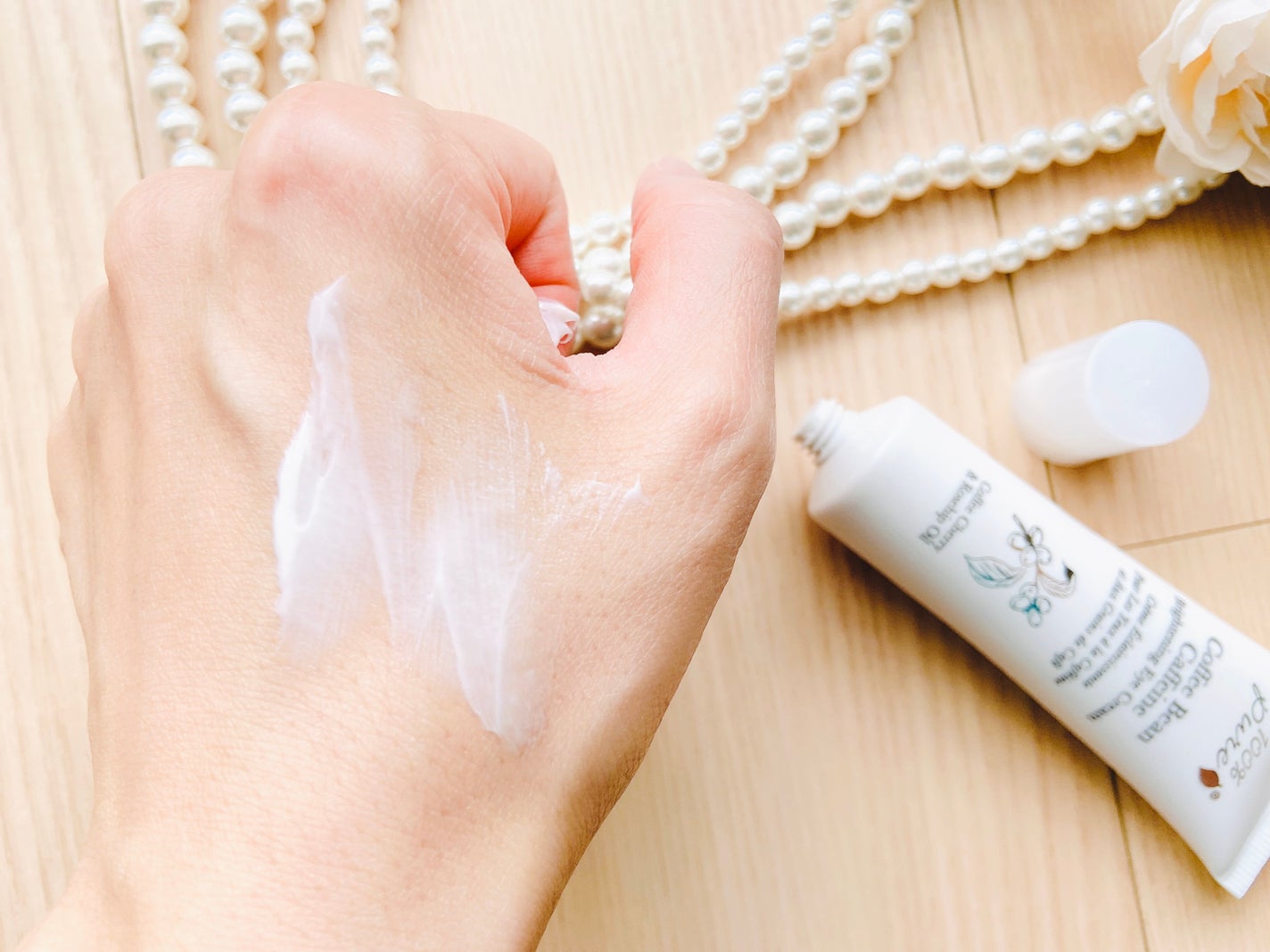 カフェイン配合 ローズヒップオイル アイクリーム/100% Pure(海外)/アイケア・アイクリームを使ったクチコミ(6枚目)