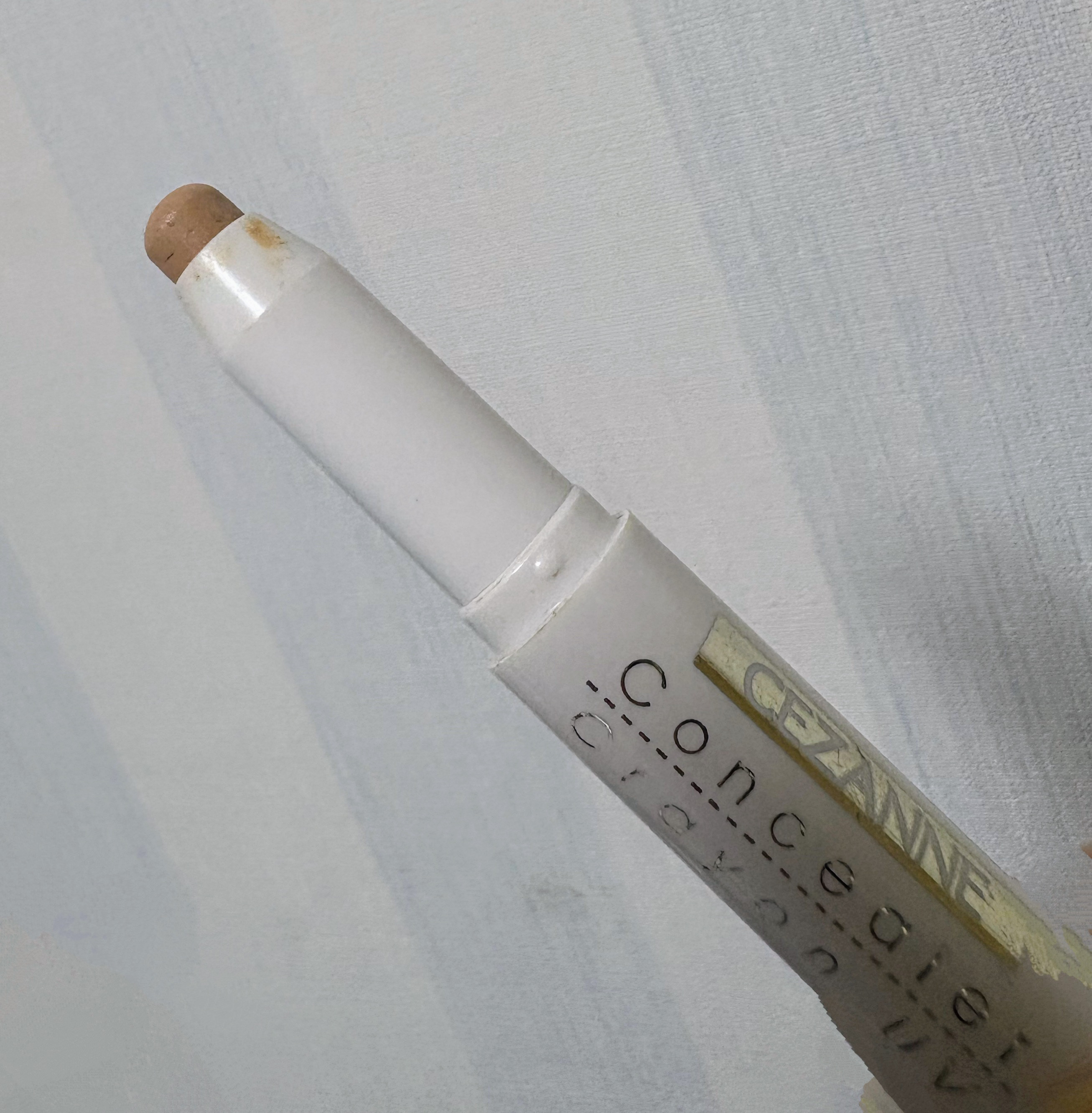 コンシーラークレヨンUV 02 オークル系/CEZANNE/ペンシルコンシーラーを使ったクチコミ（2枚目）