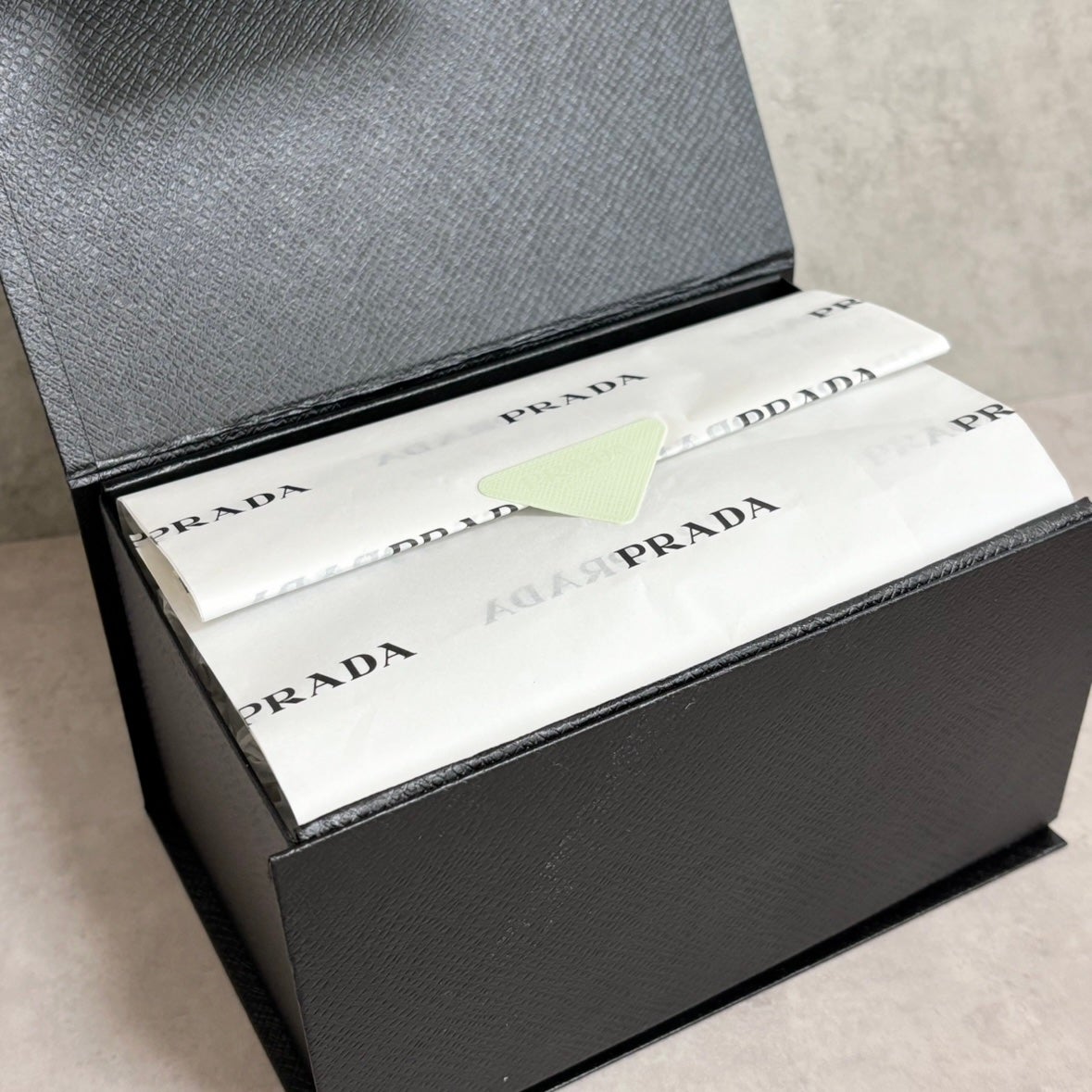 リップ バーム オプティマイジング ケア/PRADA BEAUTY/リップバームを使ったクチコミ(3枚目)