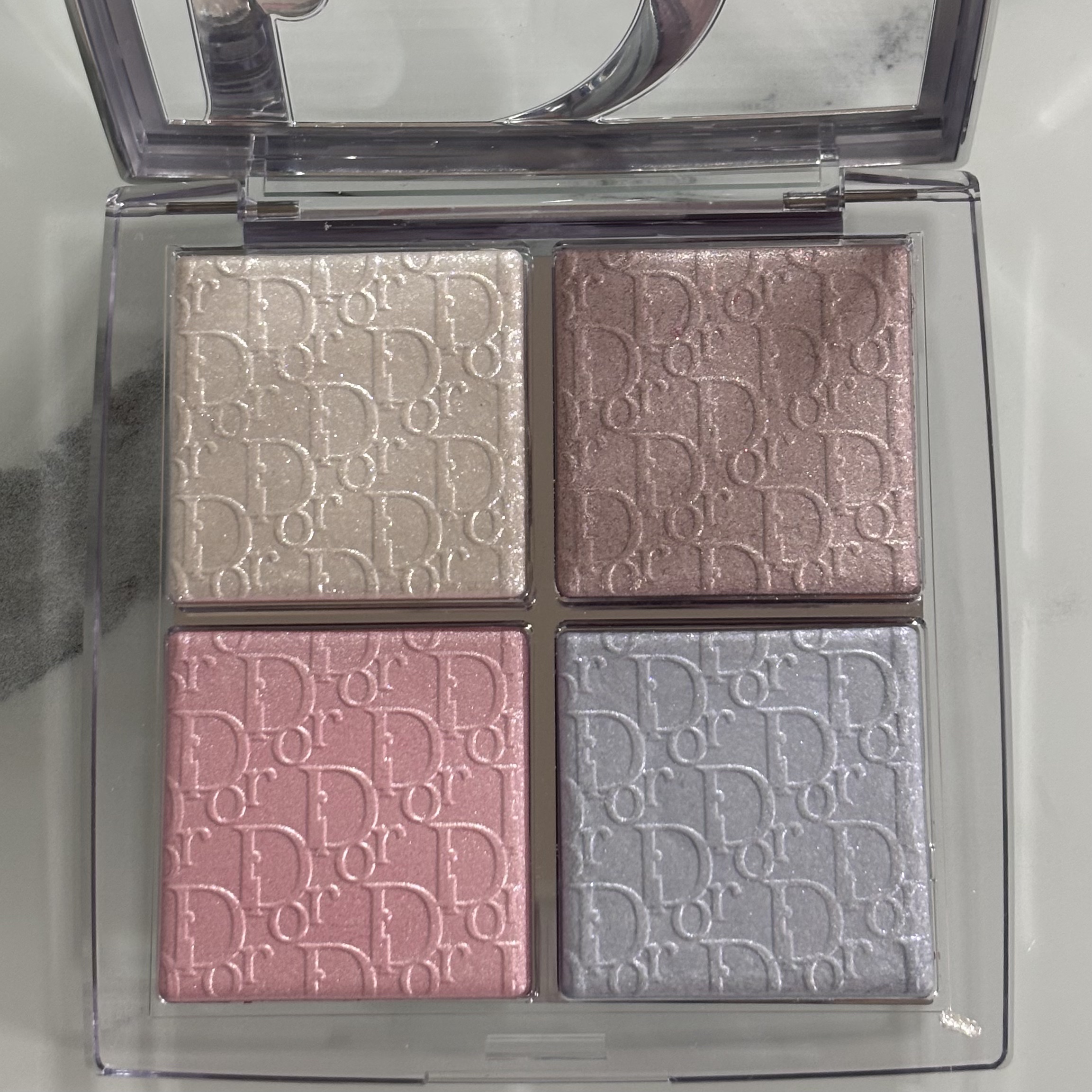 バックステージ グロウ マキシマイザー パレット/Dior/ハイライトを使ったクチコミ（2枚目）