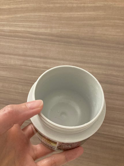 嘘が苦手なくま on LIPS 「使い終わり!エッセンシャルのトリートメント!使い心地は普通にい..」(2枚目)