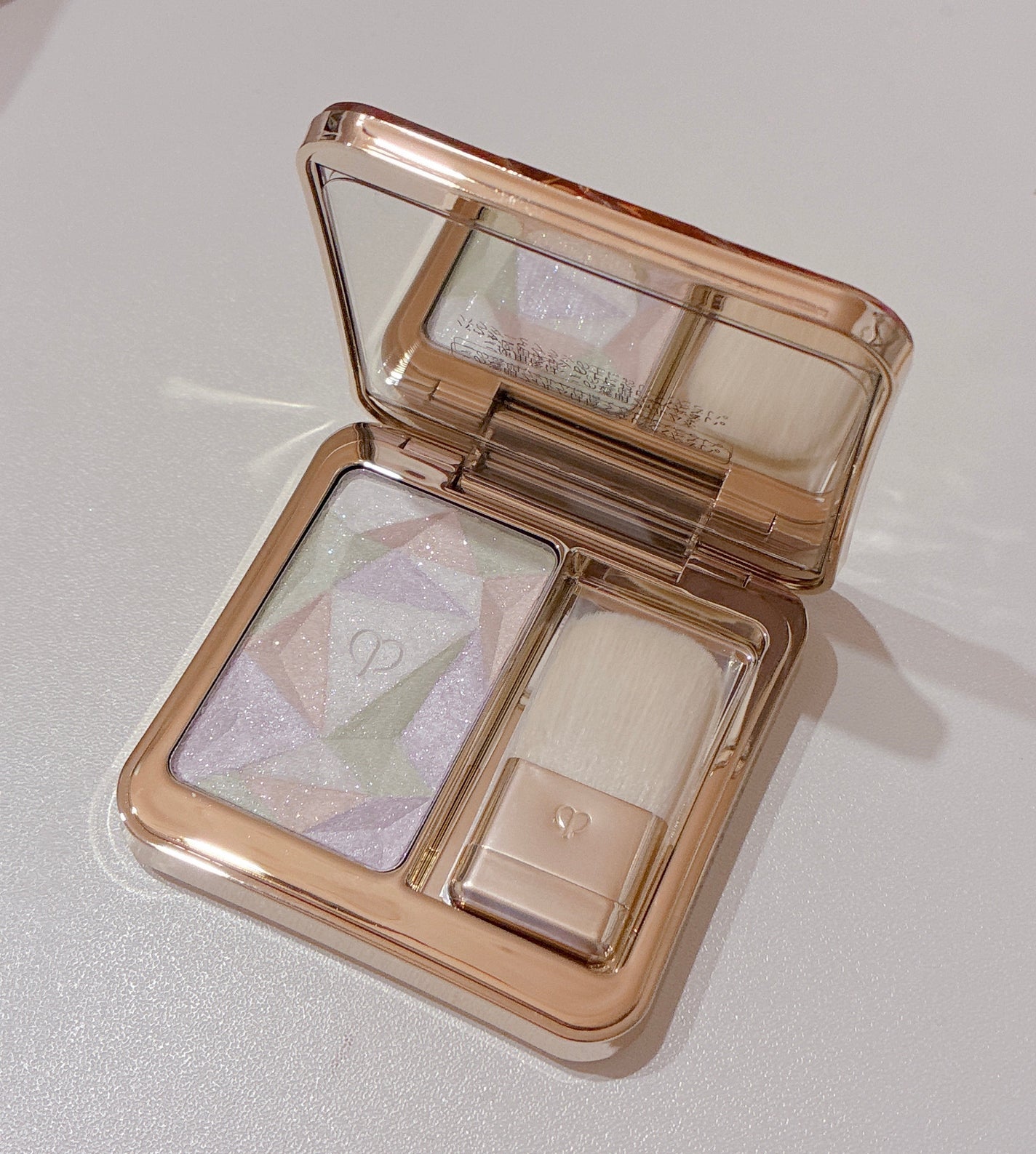 ル・レオスールデクラ /クレ・ド・ポー ボーテ/パウダーハイライトを使ったクチコミ(2枚目)