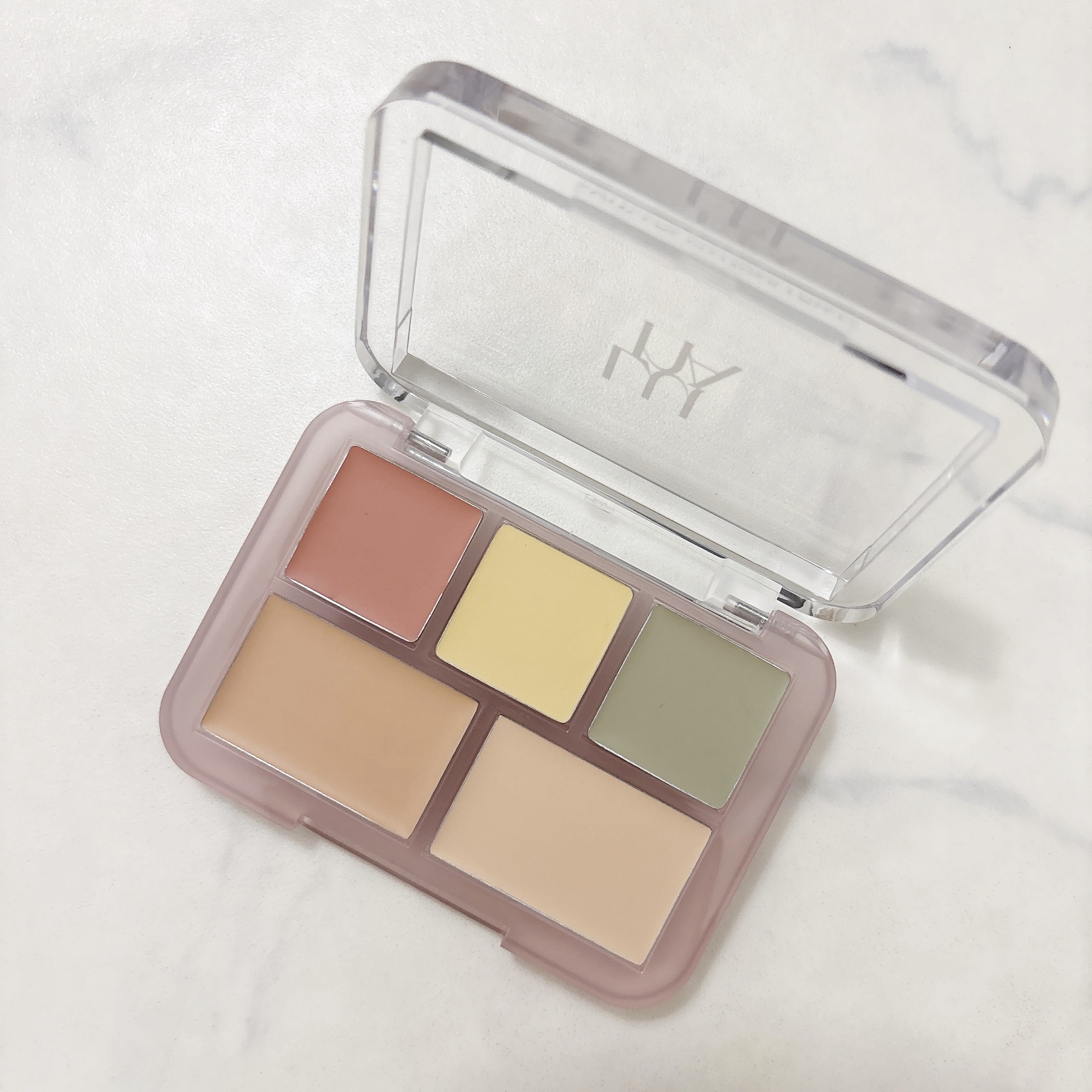 LUNA コンシールブレンダーパレット
05 トーンリセットカバー

メガポ購入品🛍
LUNAと大好きなサラさんのコラボꕀ♡
1つのパレットに、いろんな肌悩みをカバーできるカラーが入ってて最高!!

その名も『信号コンシーラー🚥』
🔴