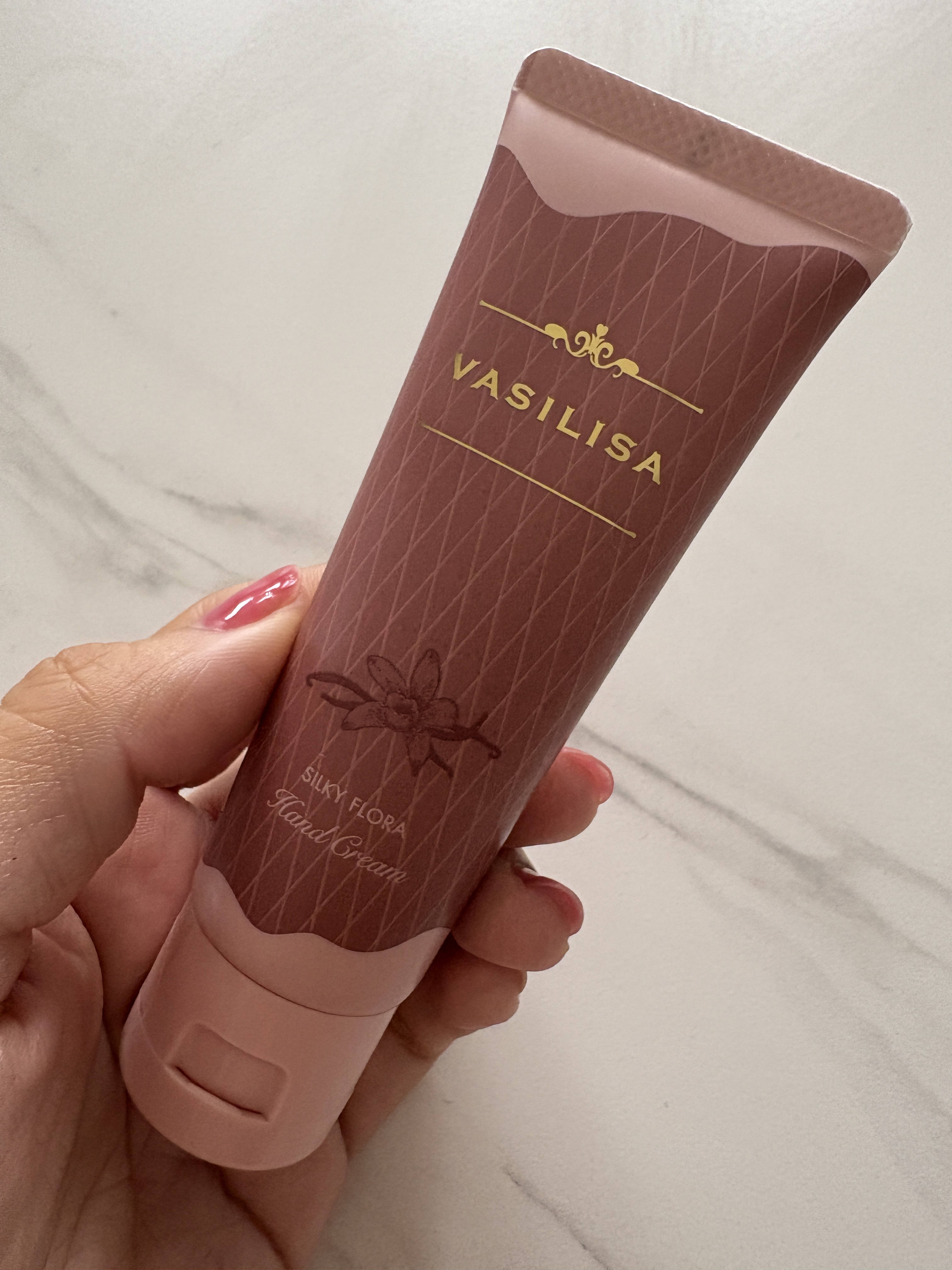 ヴァシリーサ シルキー フローラ フレグランス ティント ハンドクリーム/ヴァシリーサ/ハンドクリームを使ったクチコミ（3枚目）