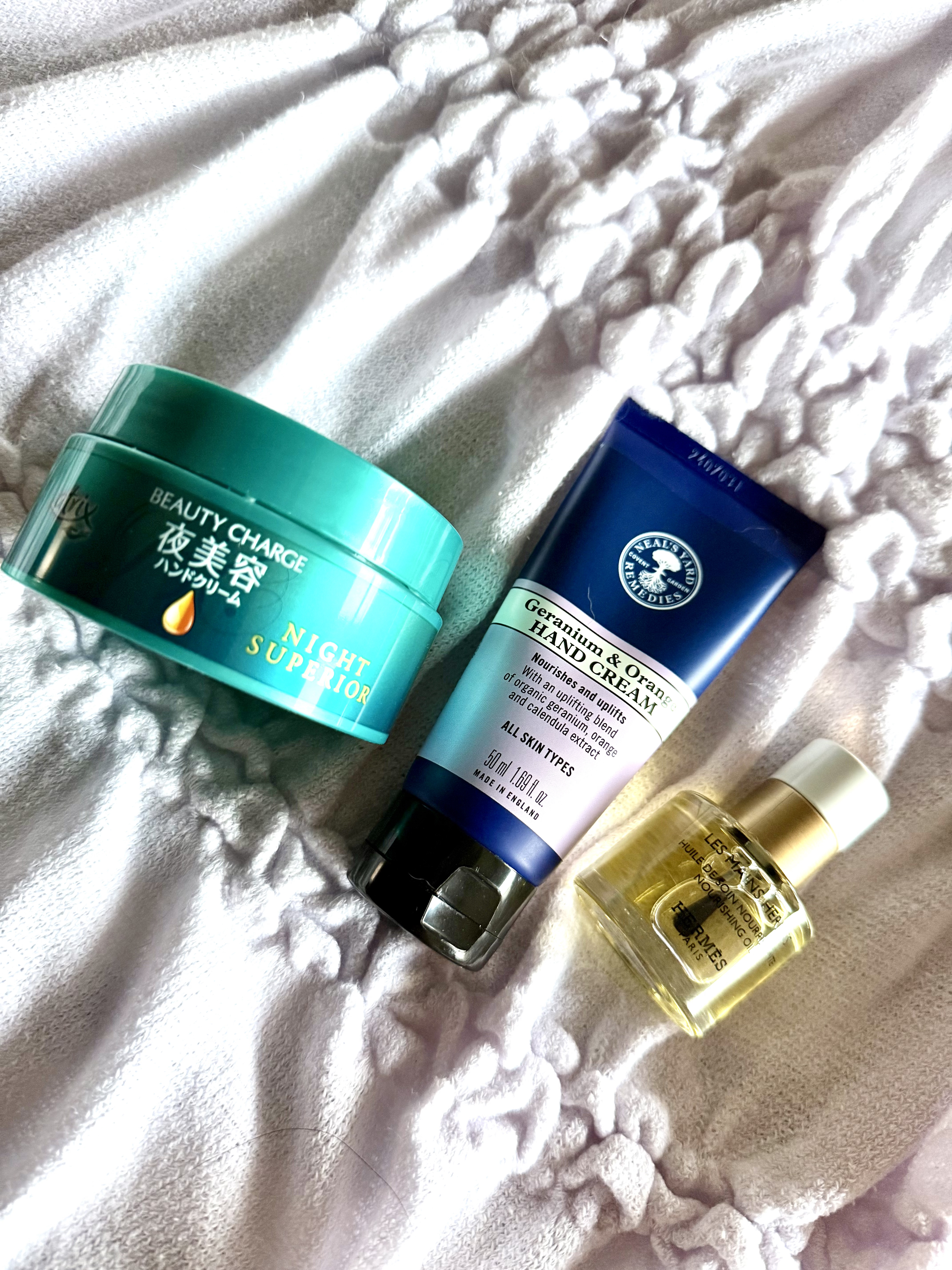 ニールズヤード レメディーズ ゼラニウム&オレンジ ハンドクリームのクチコミ「🌙ナイトハンドケア🌙


もう10個以上リピートしてる、アトリックスビューティーチャージ ナイ.....」（1枚目）