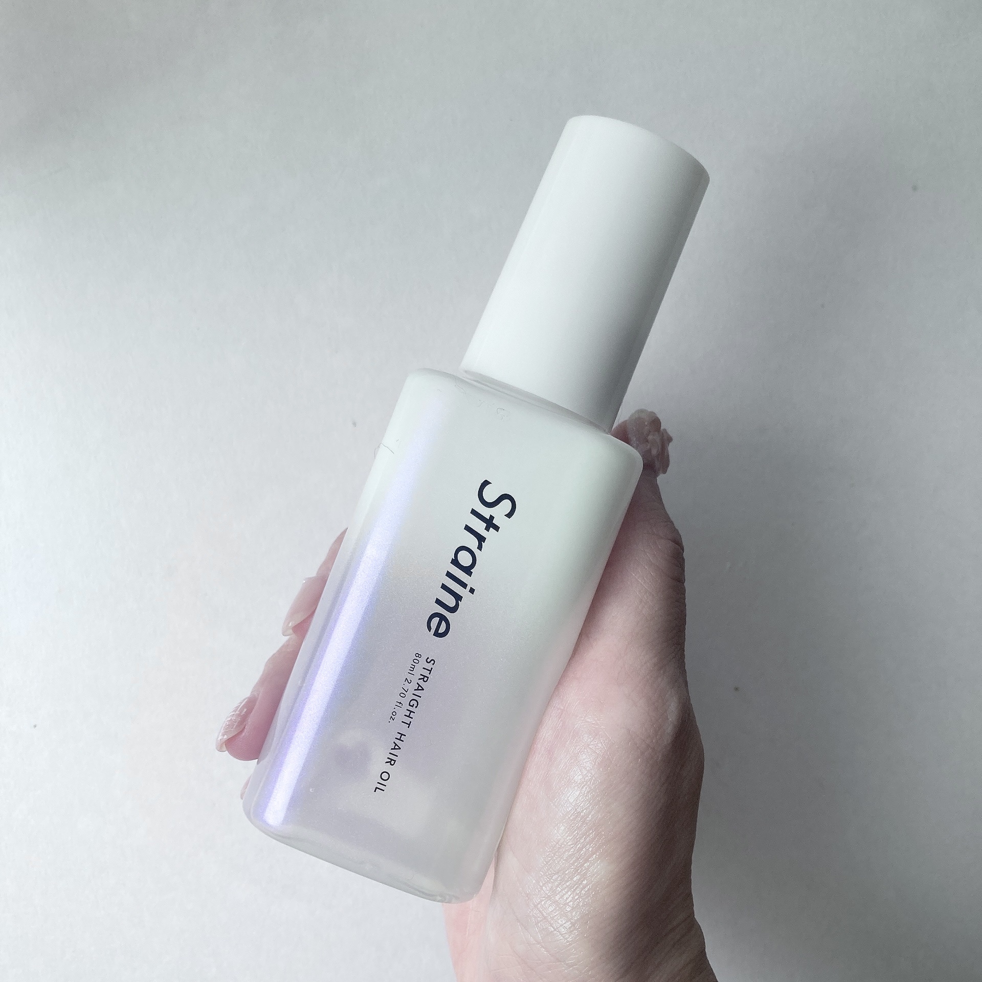 ※提供品のレビューになります。

「Straine(ストレイン)」さまからいただきました。

ストレート質感※にこだわったヘアケアライン、Straineのヘアオイル。

さらっとしたオイルで重ねてもベタつかない。

ヘアオイルってものによっ