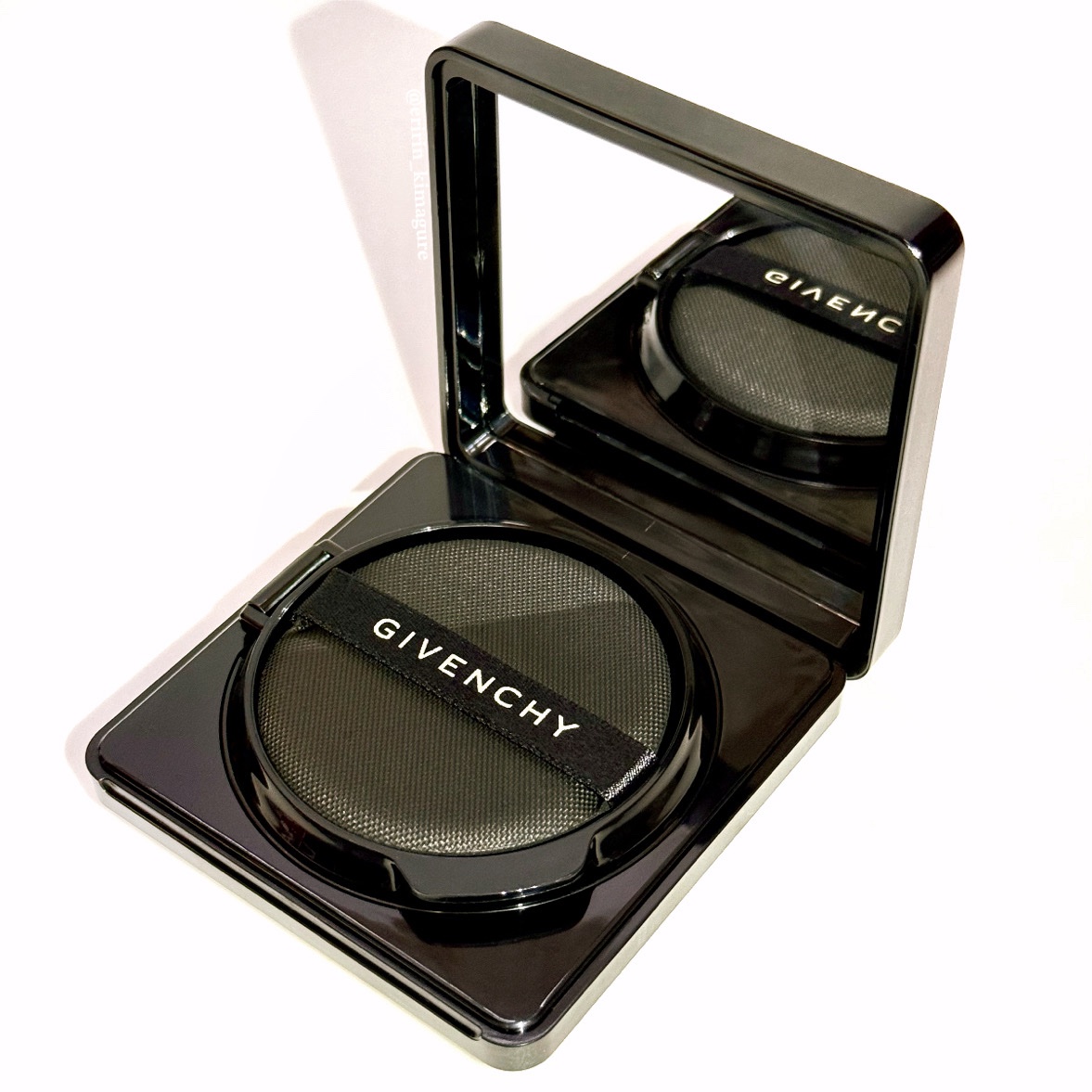 ソワン ノワール UV コンパクト/GIVENCHY/日焼け止めローションを使ったクチコミ（2枚目）