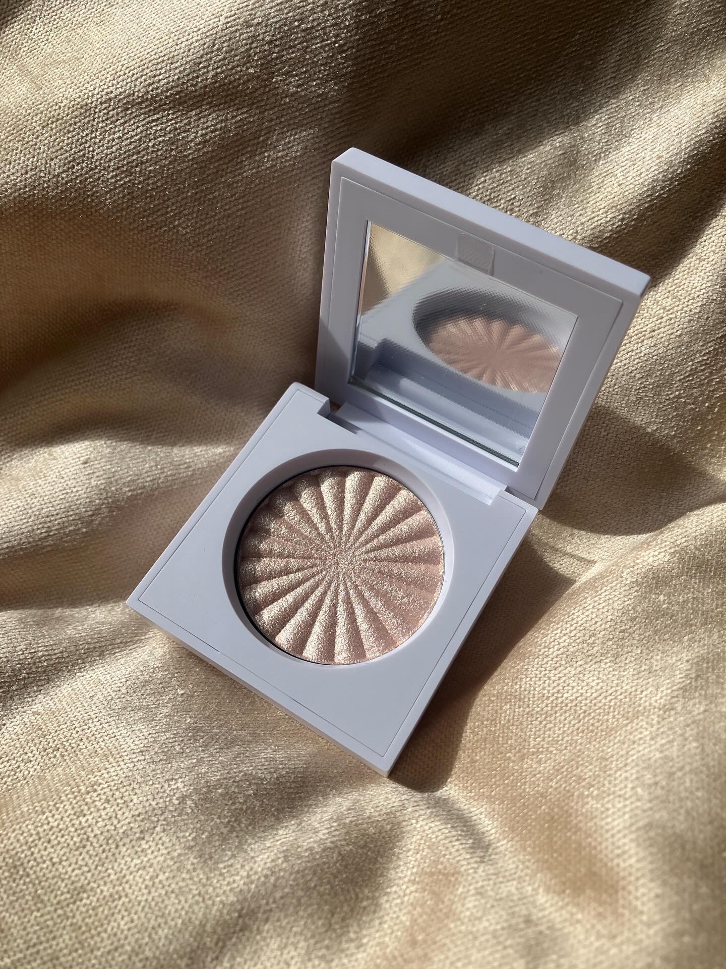 OFRA mini Highlighter Peppermint/Ofra Cosmetics/パウダーハイライトを使ったクチコミ（1枚目）