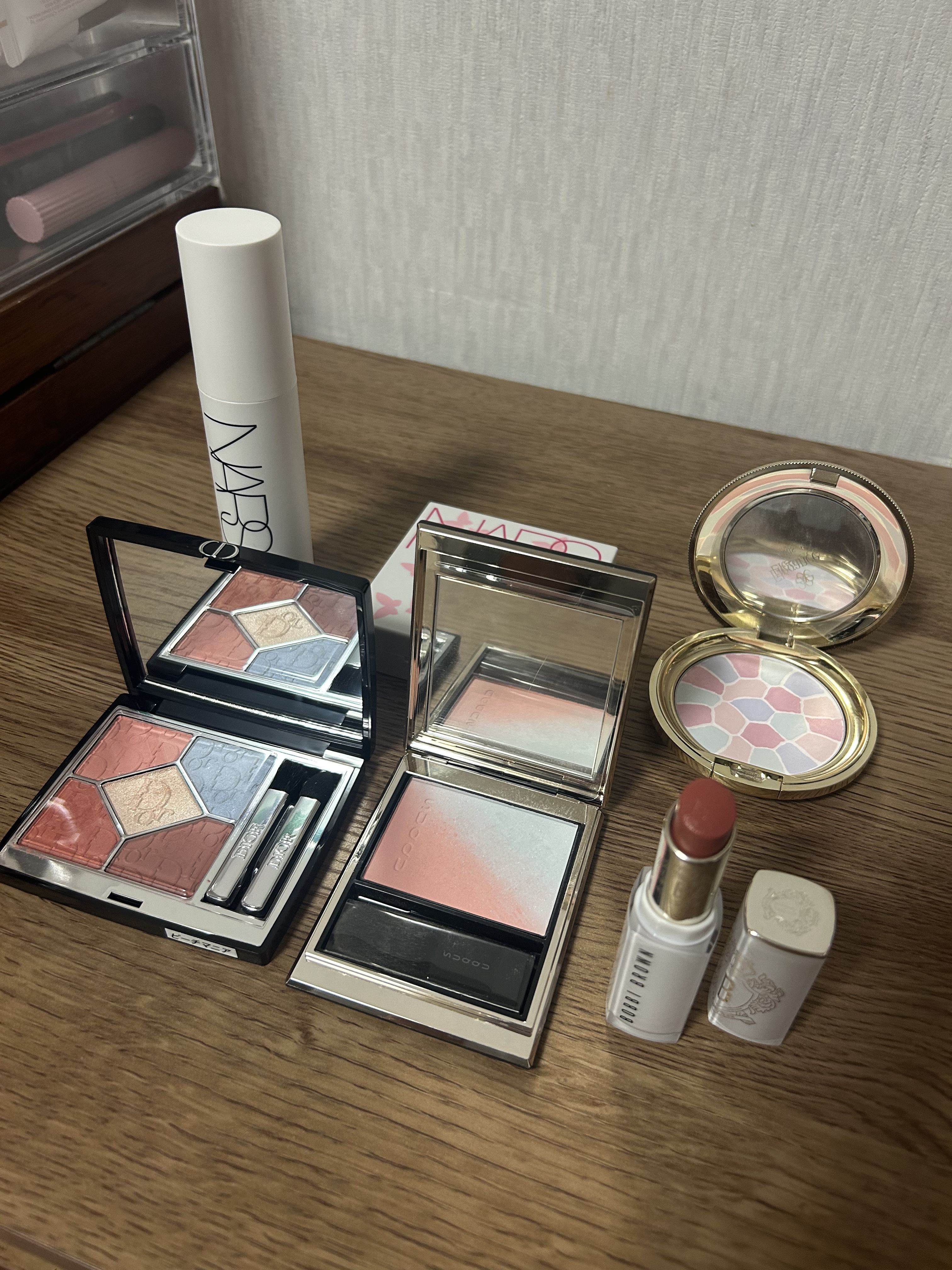 エクストラ カラー シャイン 681 ヌードペタル/BOBBI BROWN/口紅を使ったクチコミ（2枚目）