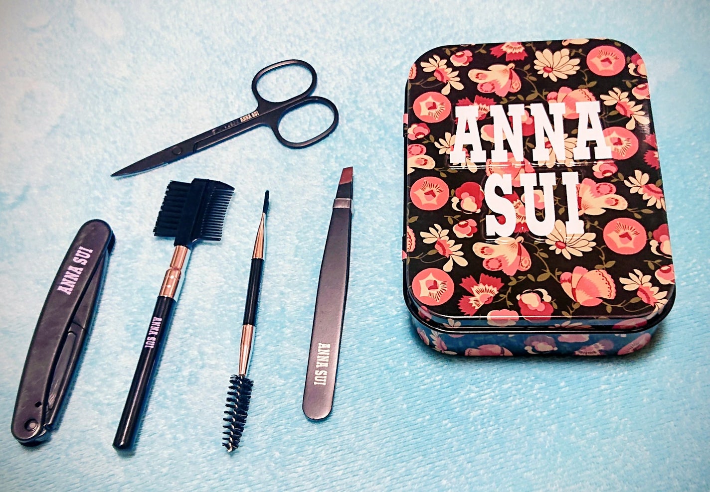 クロエぞ on LIPS 「sweet、11月号。なんと、ANNASUIの眉毛グルーミング..」(2枚目)