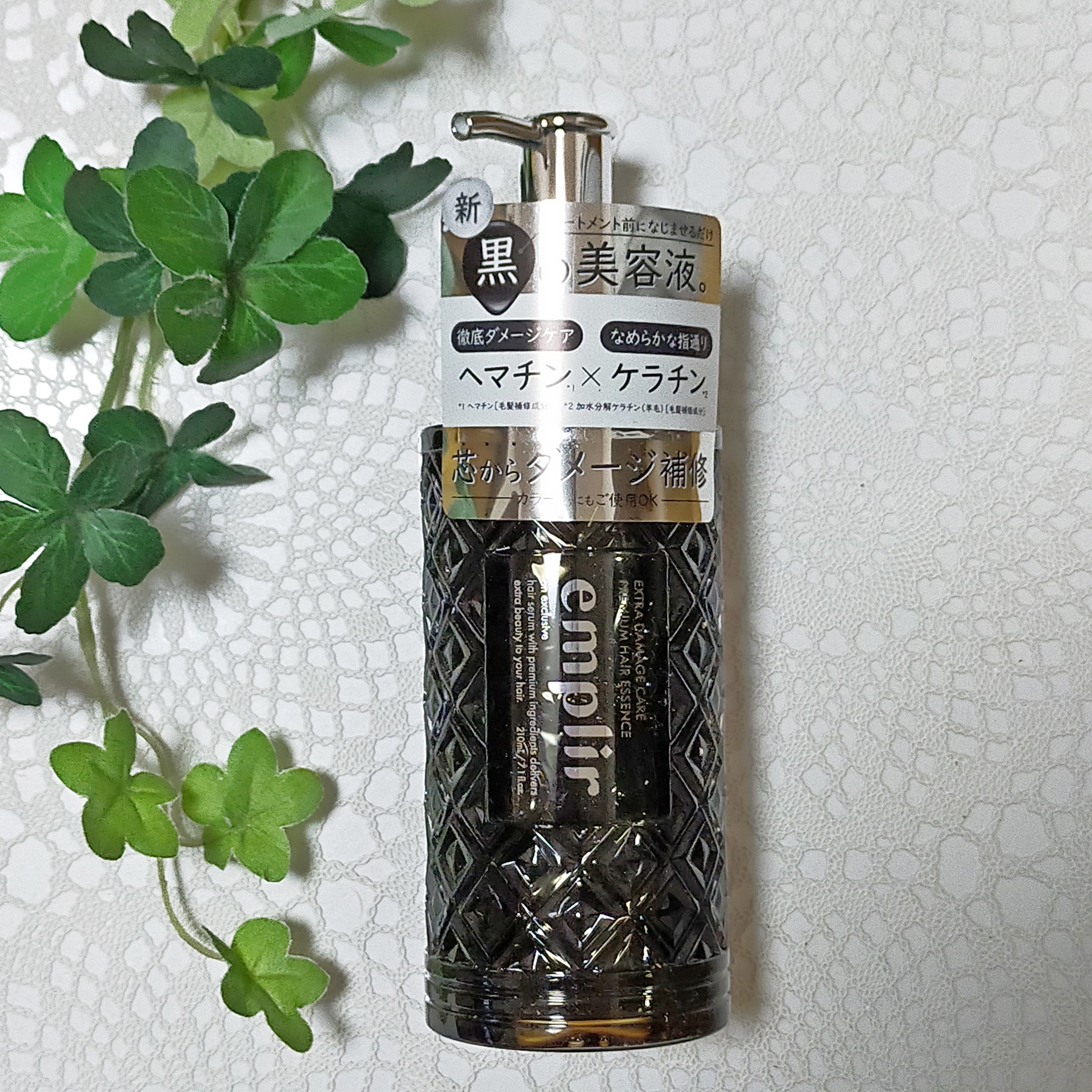 アンプリール プレミアム ヘアエッセンス


トリートメントの前に使う髪の美容液。

黒の補修成分「ヘマチン」と髪の毛の主成分「ケラチン」を高配合し、ひどく傷んだ髪もサラサラ髪へ導くのだそう。


使い方はとても簡単で染髪後の髪になじませ、